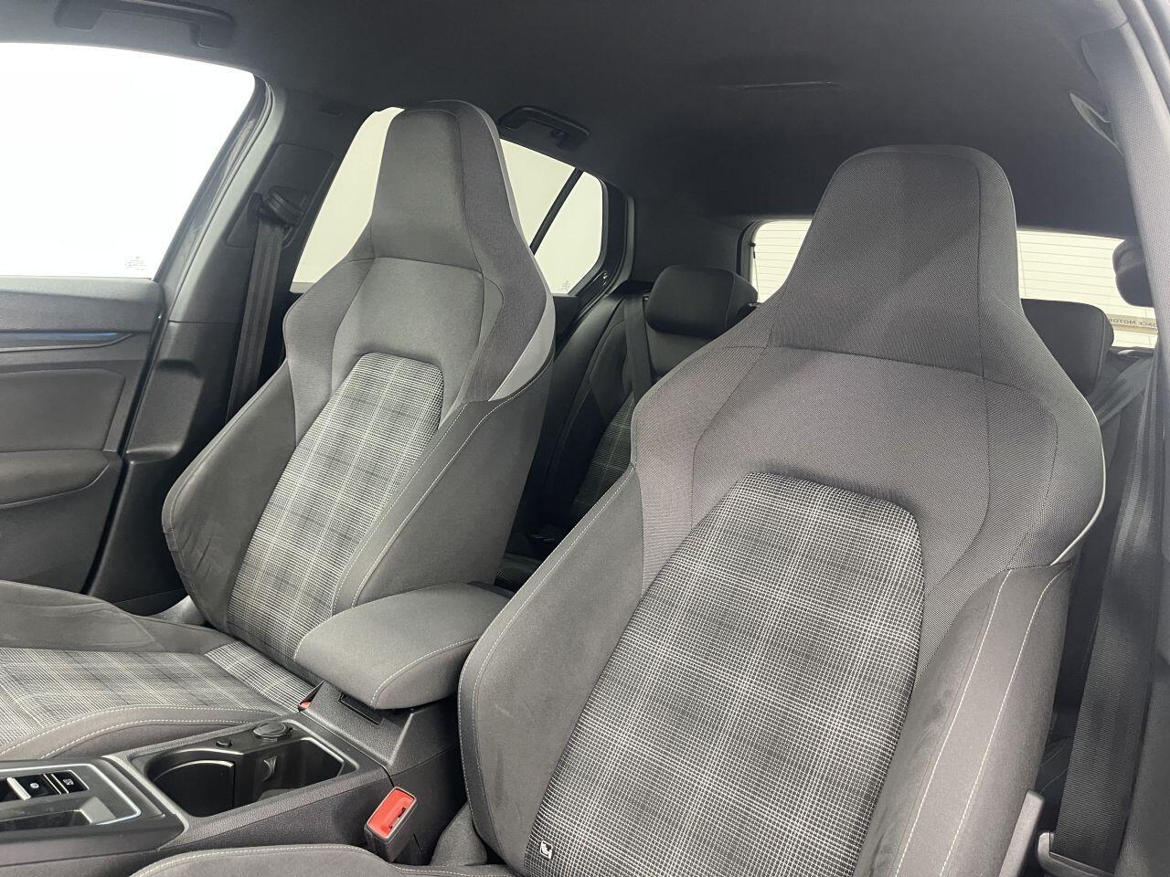 Volkswagen Golf - Image 27