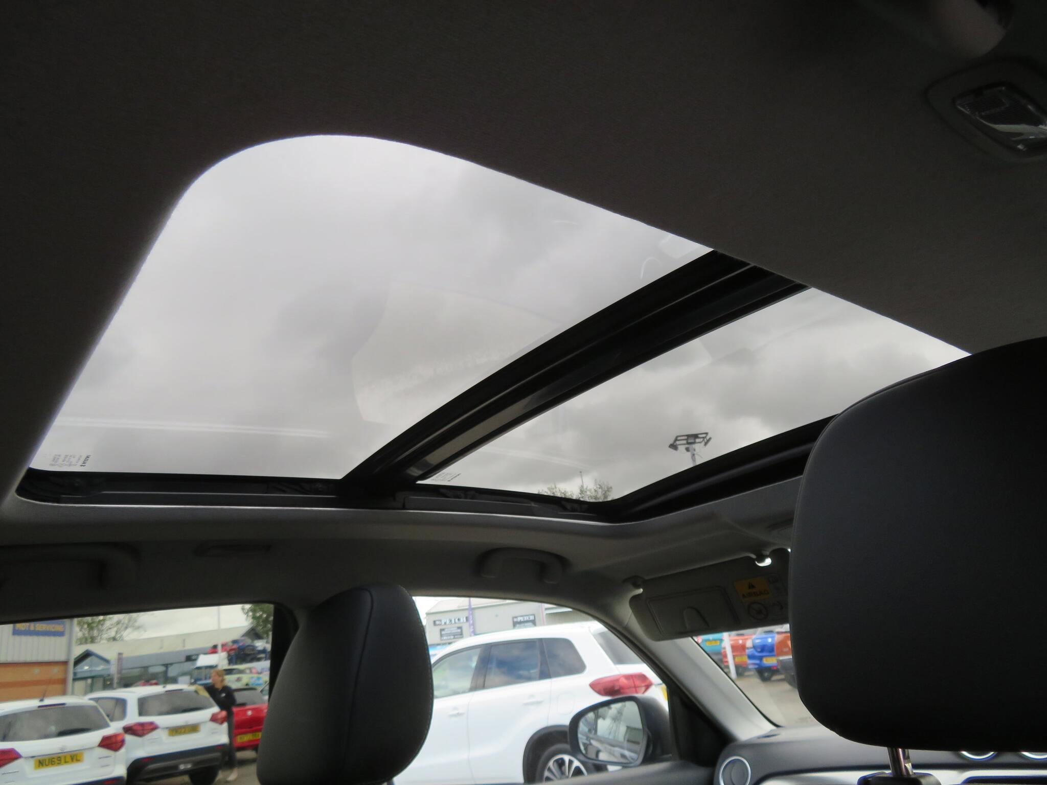 Suzuki Vitara - Image 13