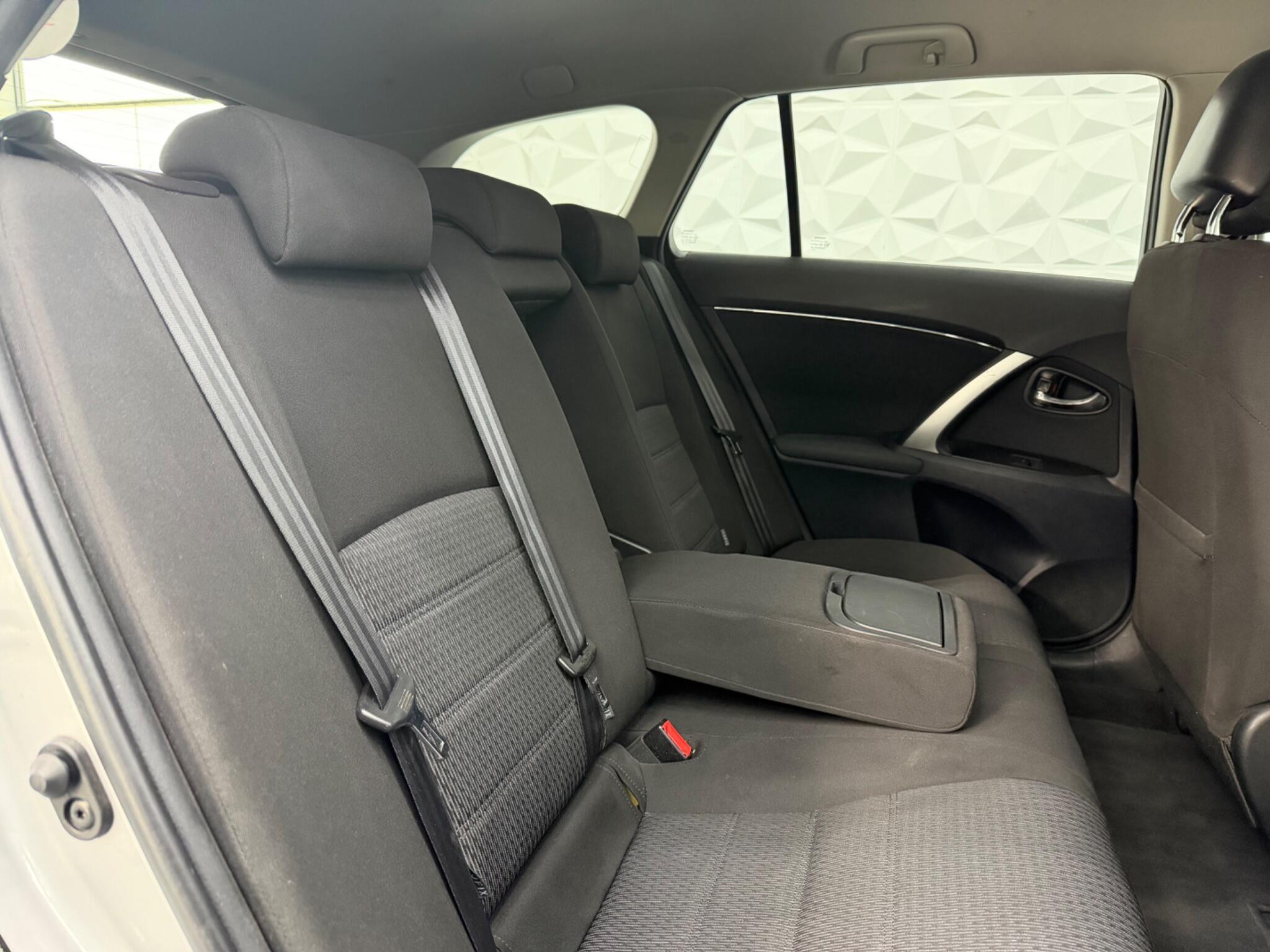 Toyota Avensis - Image 17