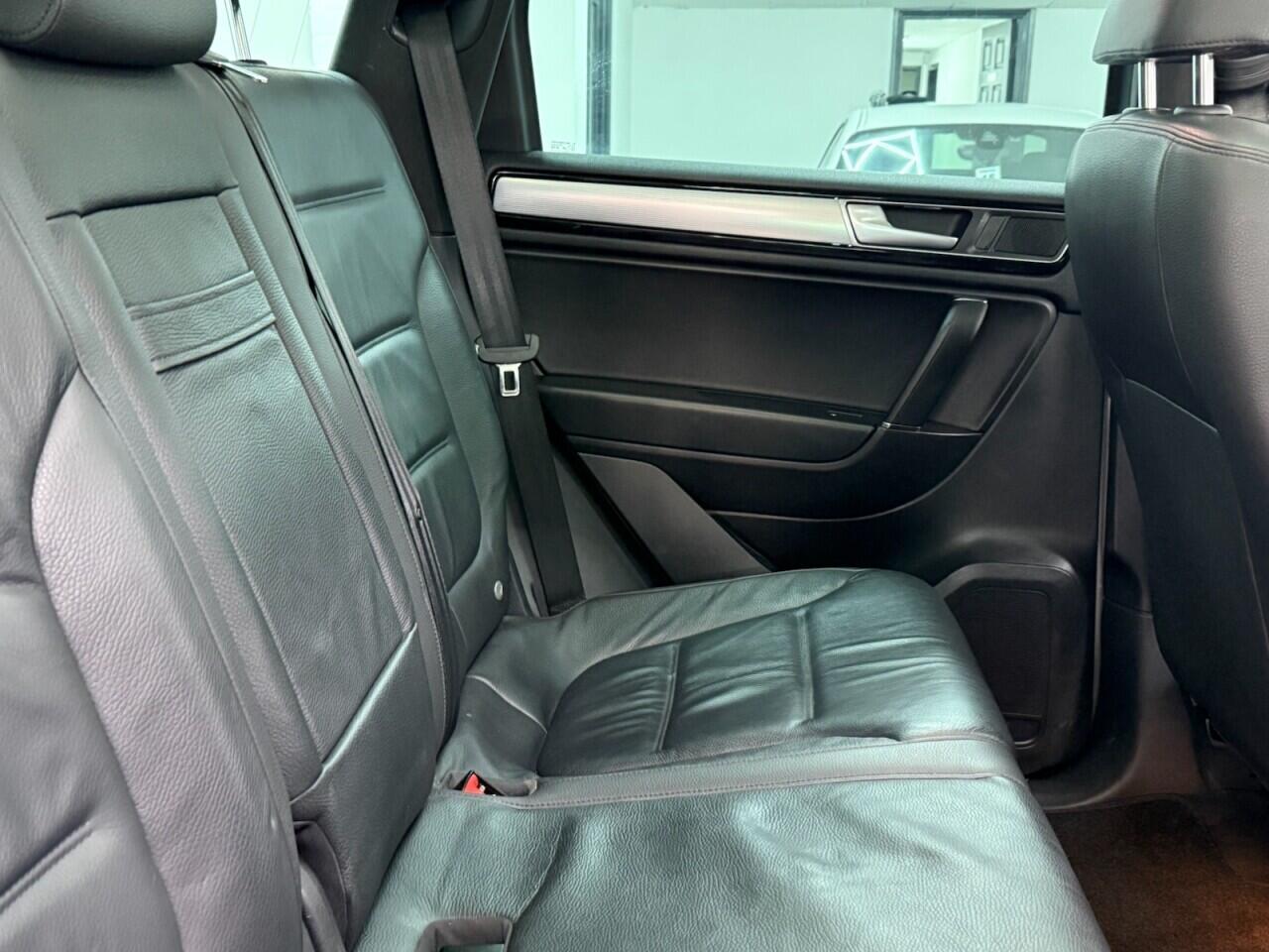 Volkswagen Touareg - Image 31