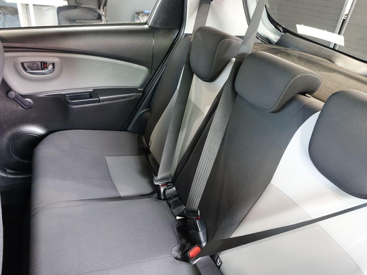 Toyota Yaris - Image 17