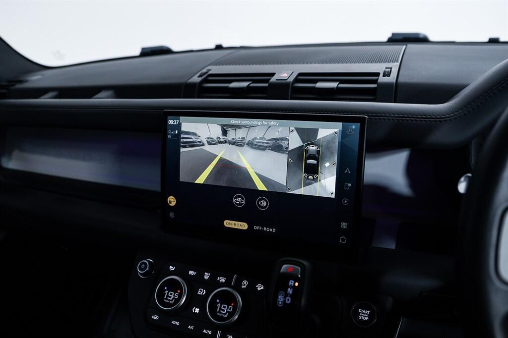 Land Rover Defender 90 - Image 30