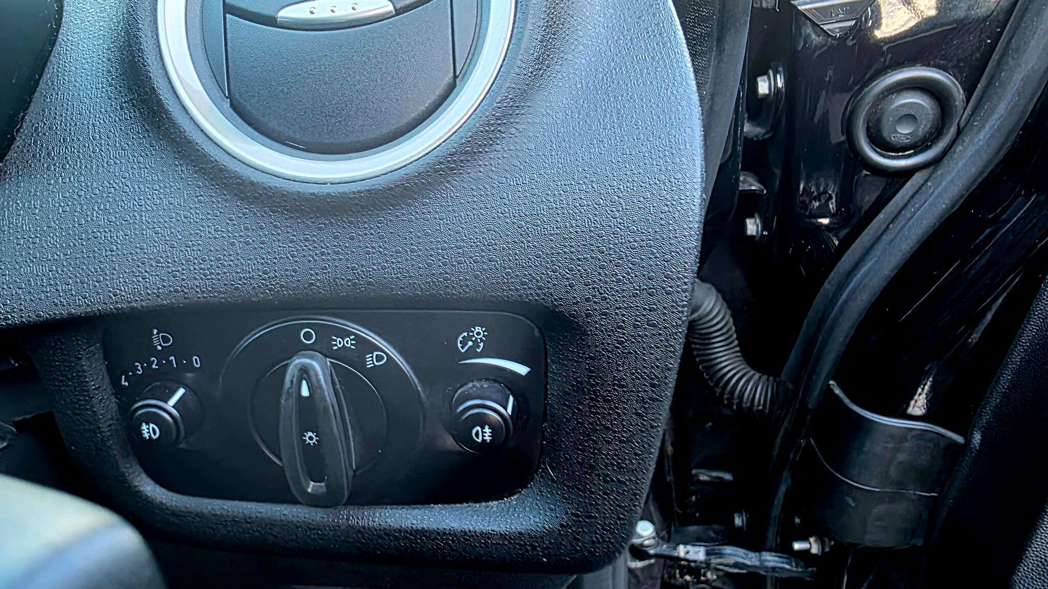 Ford Fiesta - Image 19