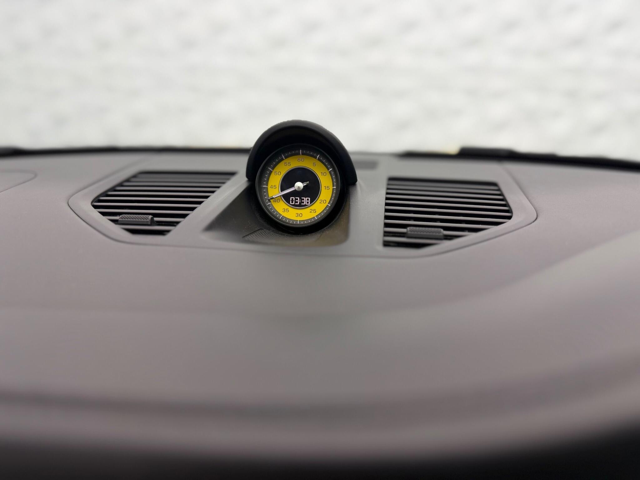 Porsche 911 - Image 39