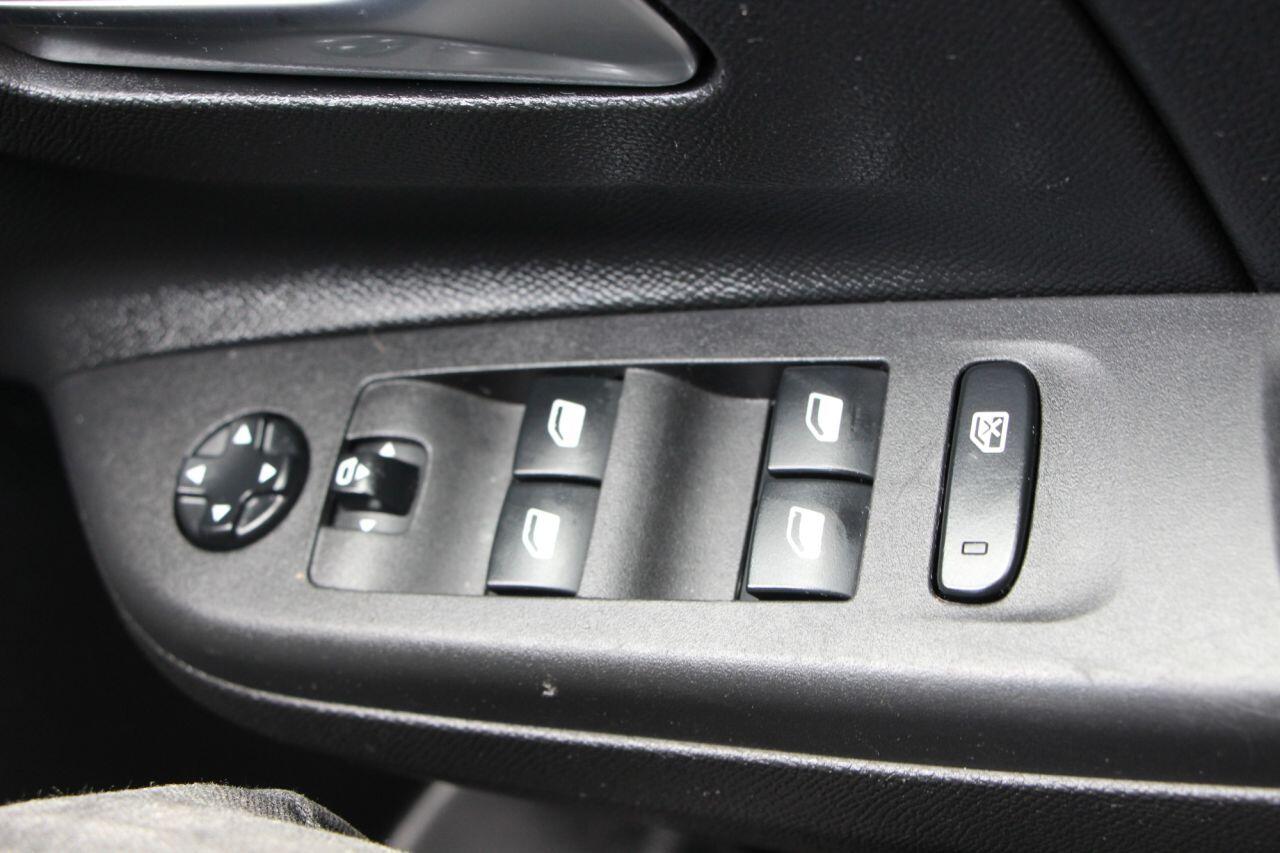 Vauxhall Corsa - Image 20