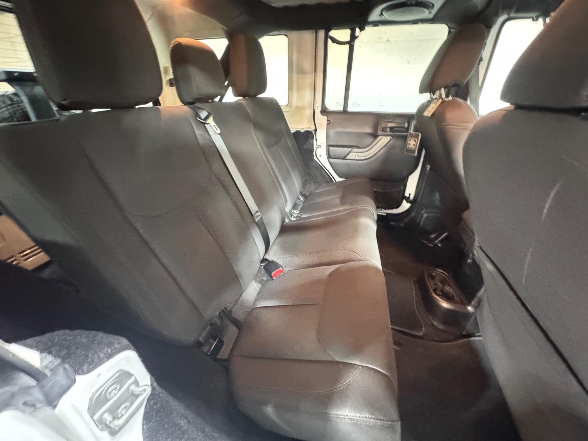 Jeep Wrangler - Image 12