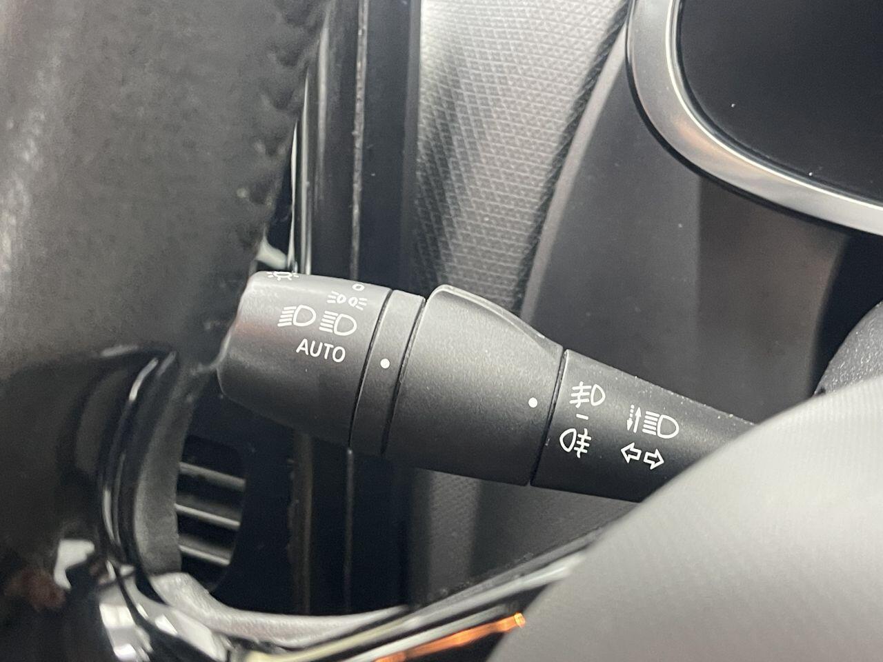 Renault Clio - Image 36