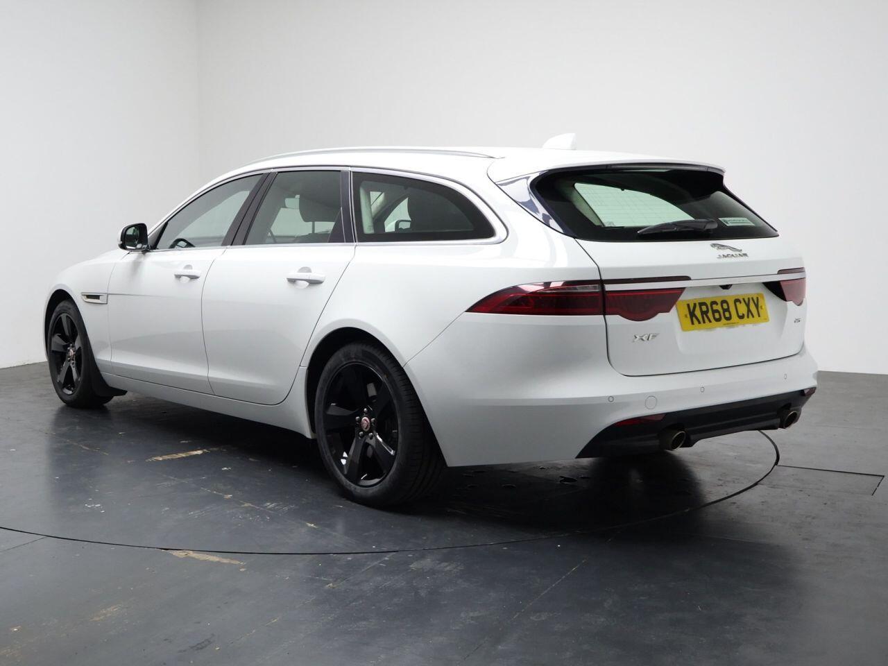 Jaguar XF - Image 9