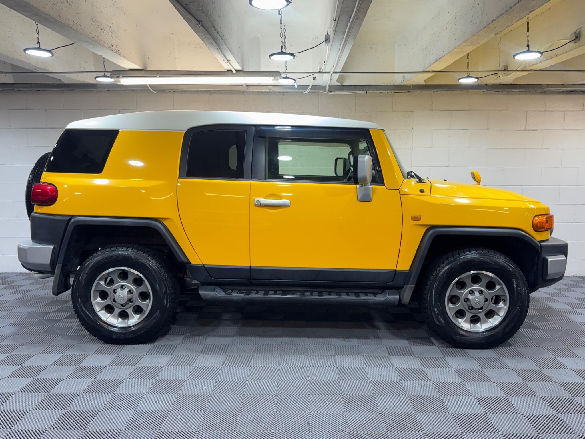 Toyota FJ CRUISER - Image 5