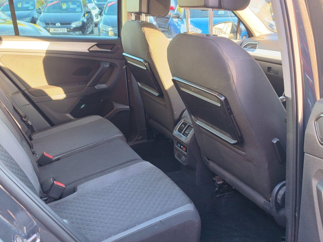 Volkswagen Tiguan - Image 18