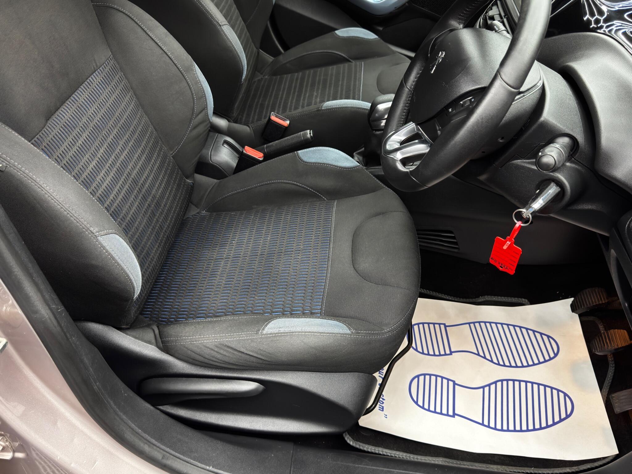 Peugeot 208 - Image 13
