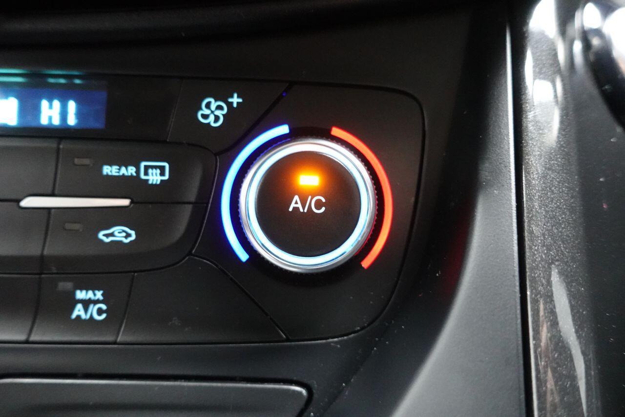 Ford Kuga - Image 30