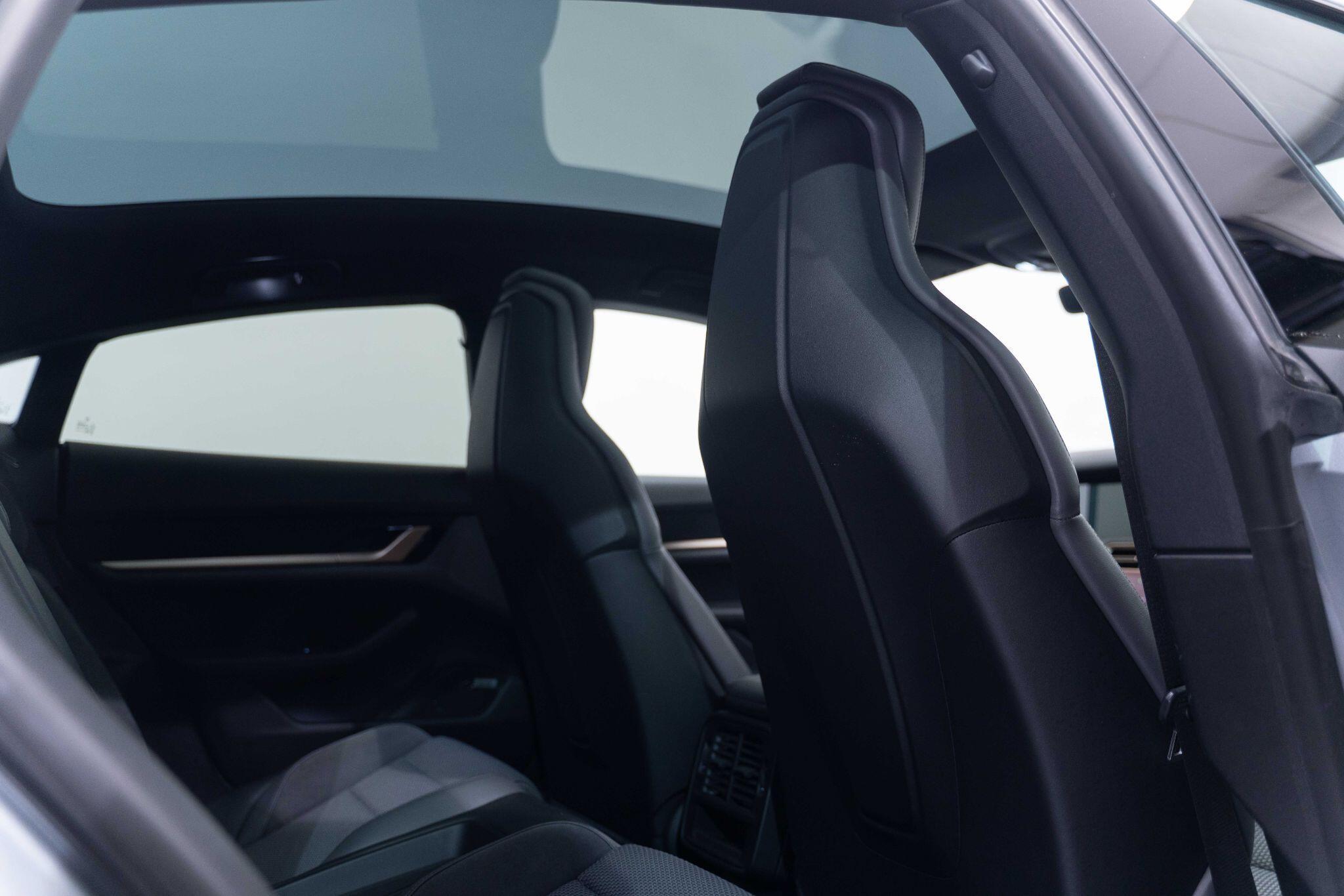 Porsche Taycan - Image 15