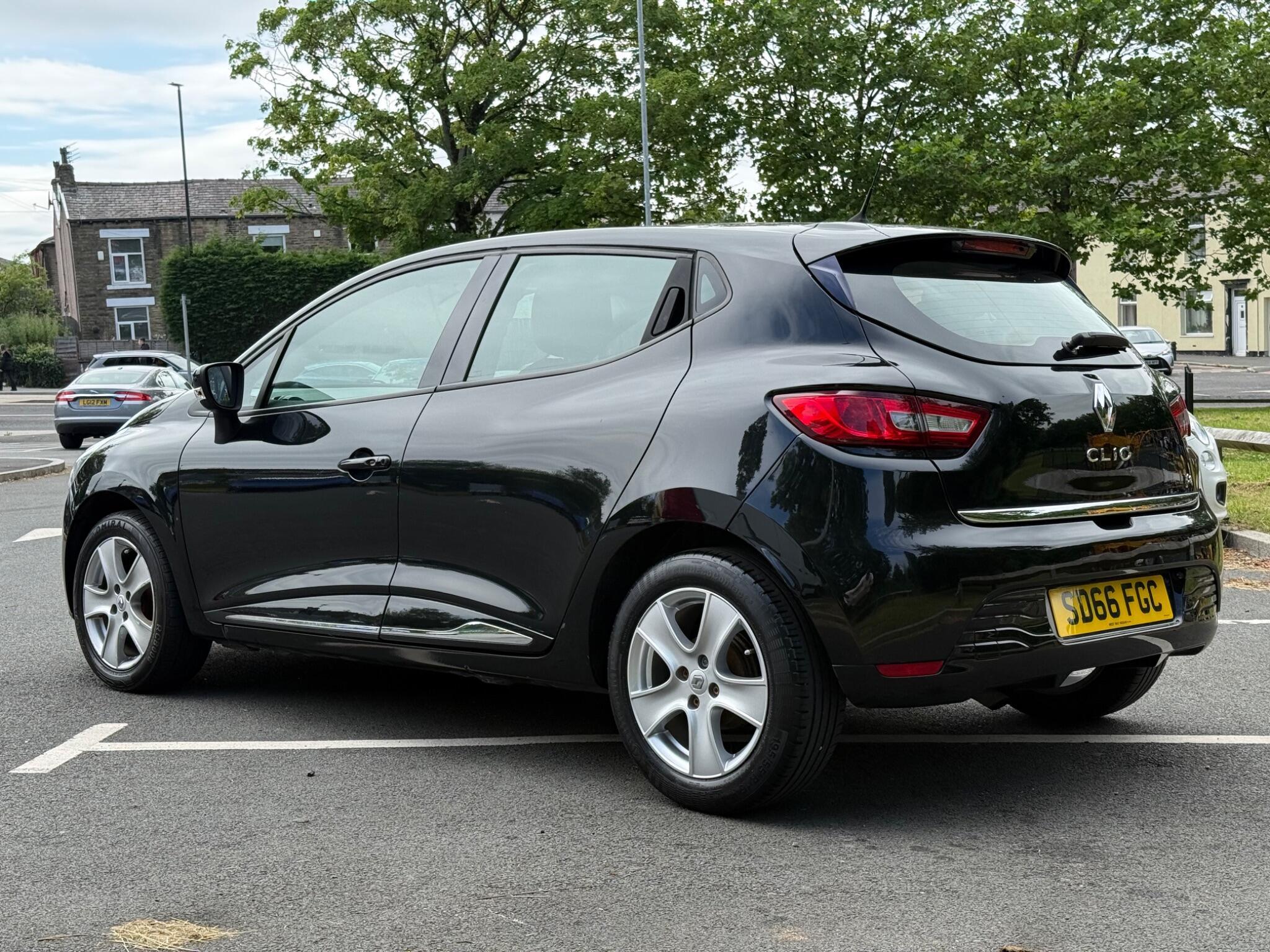 Renault Clio - Image 5