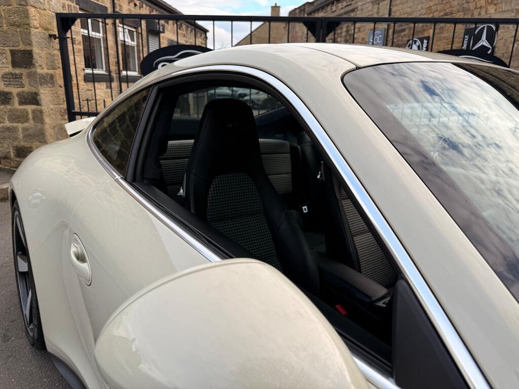 Porsche 911 - Image 44