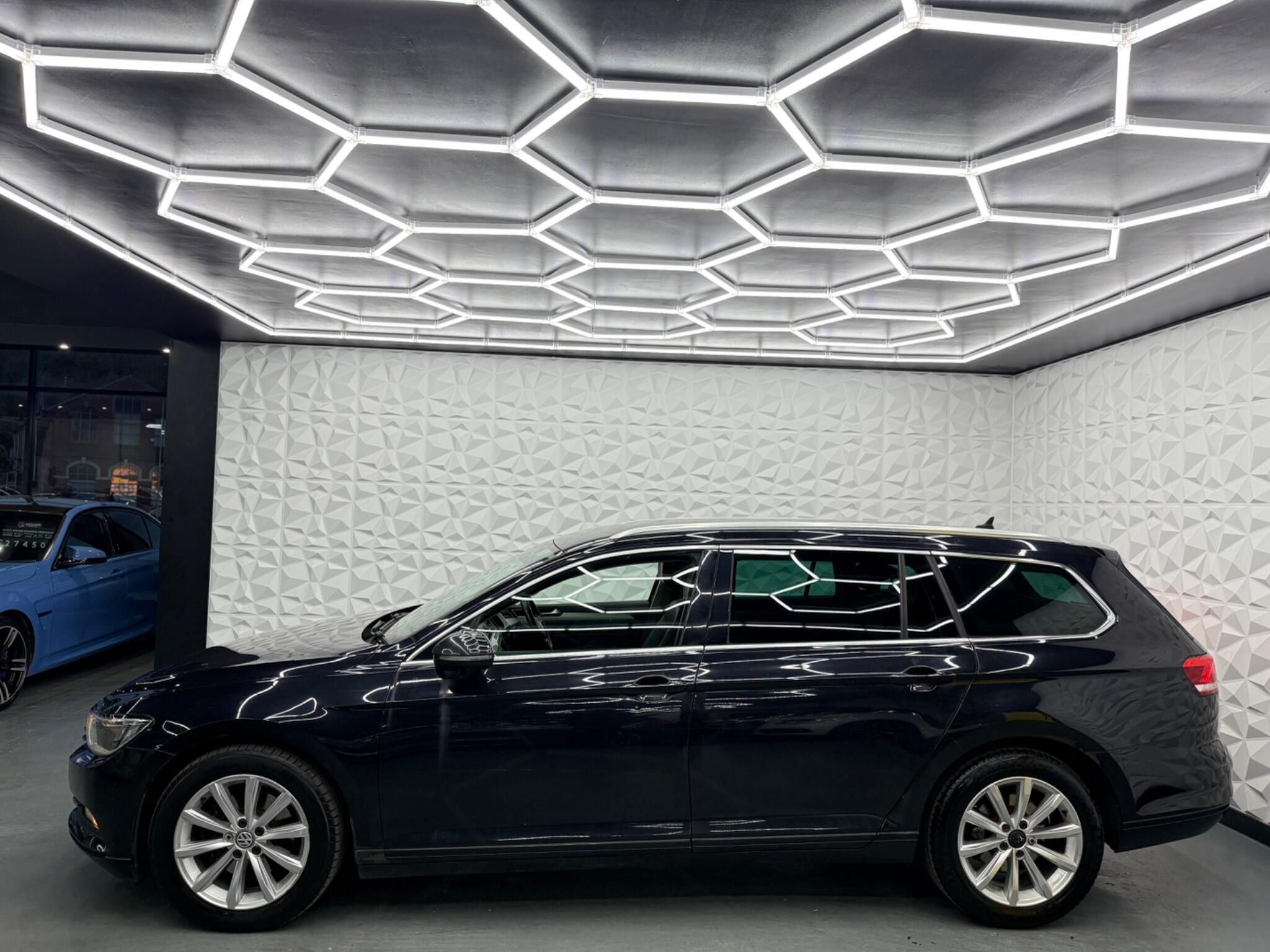 Volkswagen Passat - Image 7