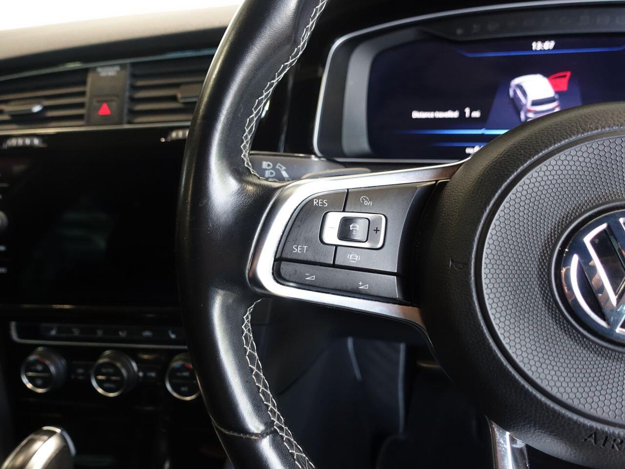 Volkswagen Golf - Image 20