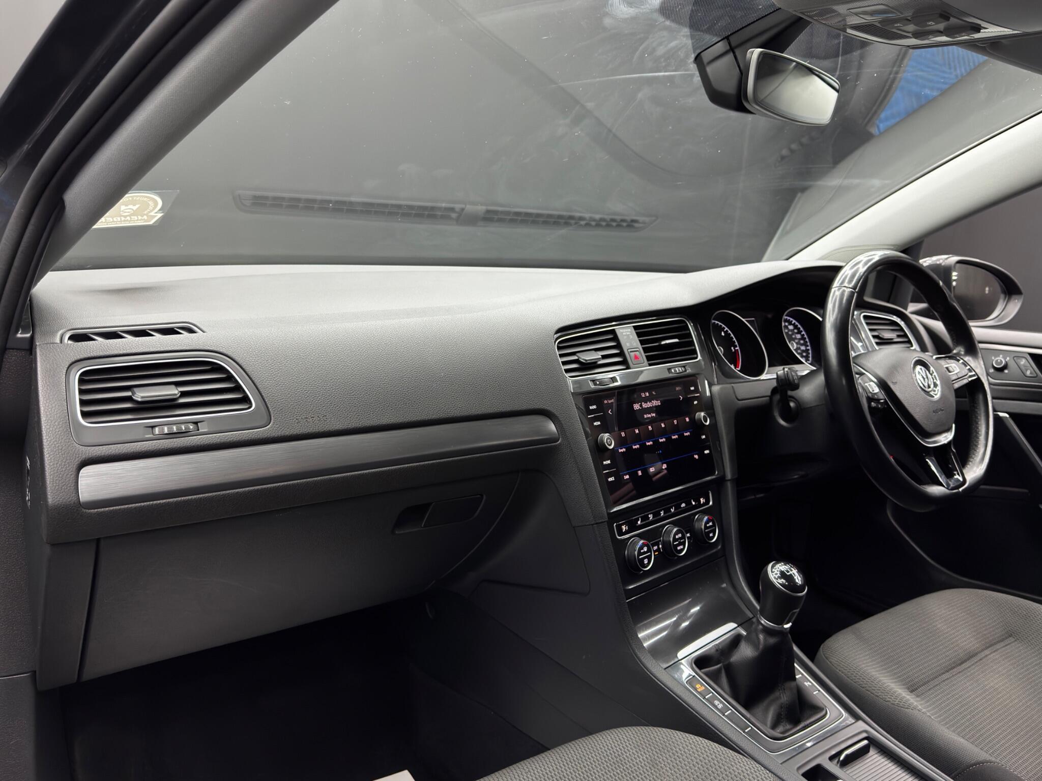 Volkswagen Golf - Image 11