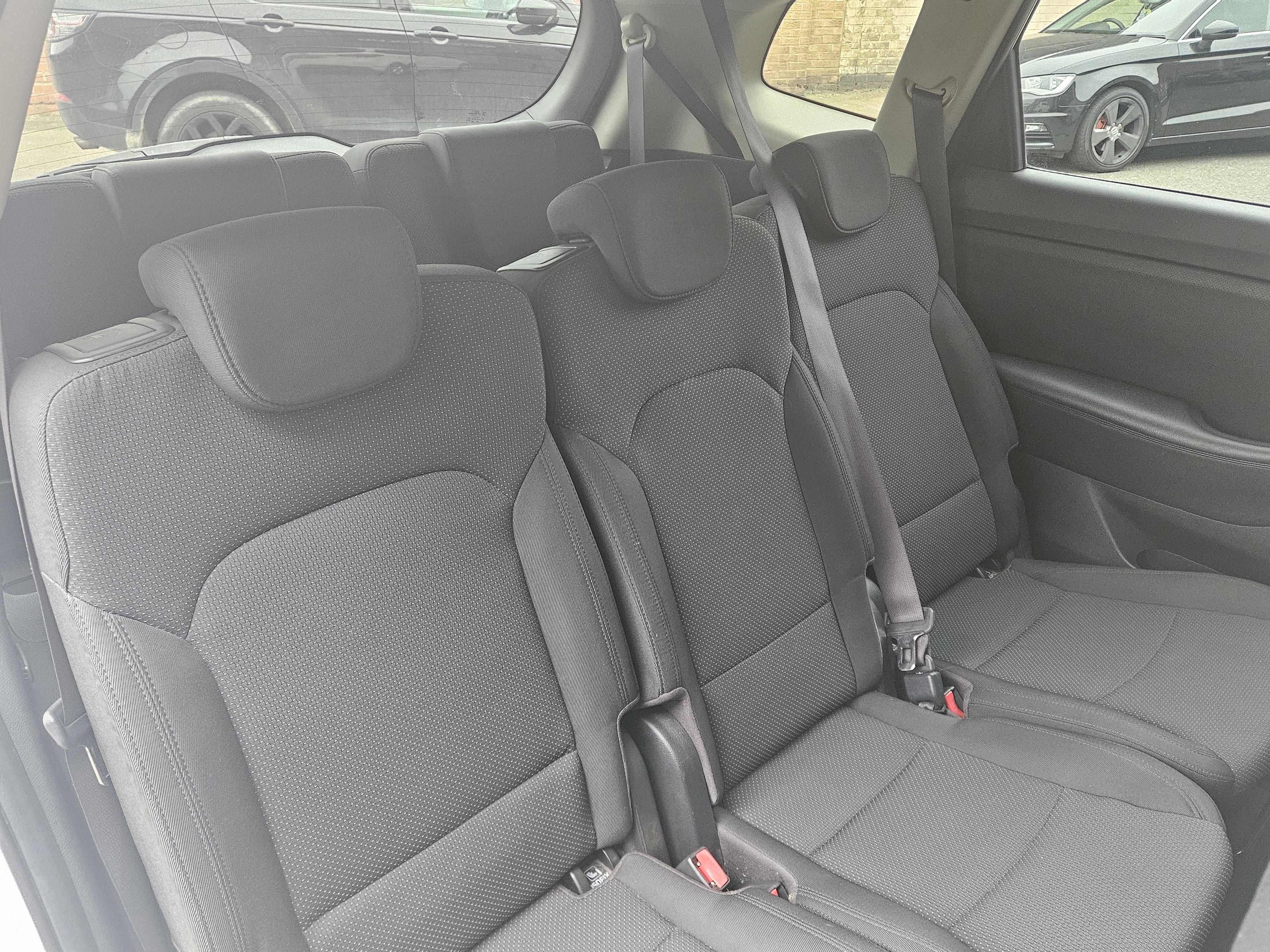 Kia Carens - Image 27