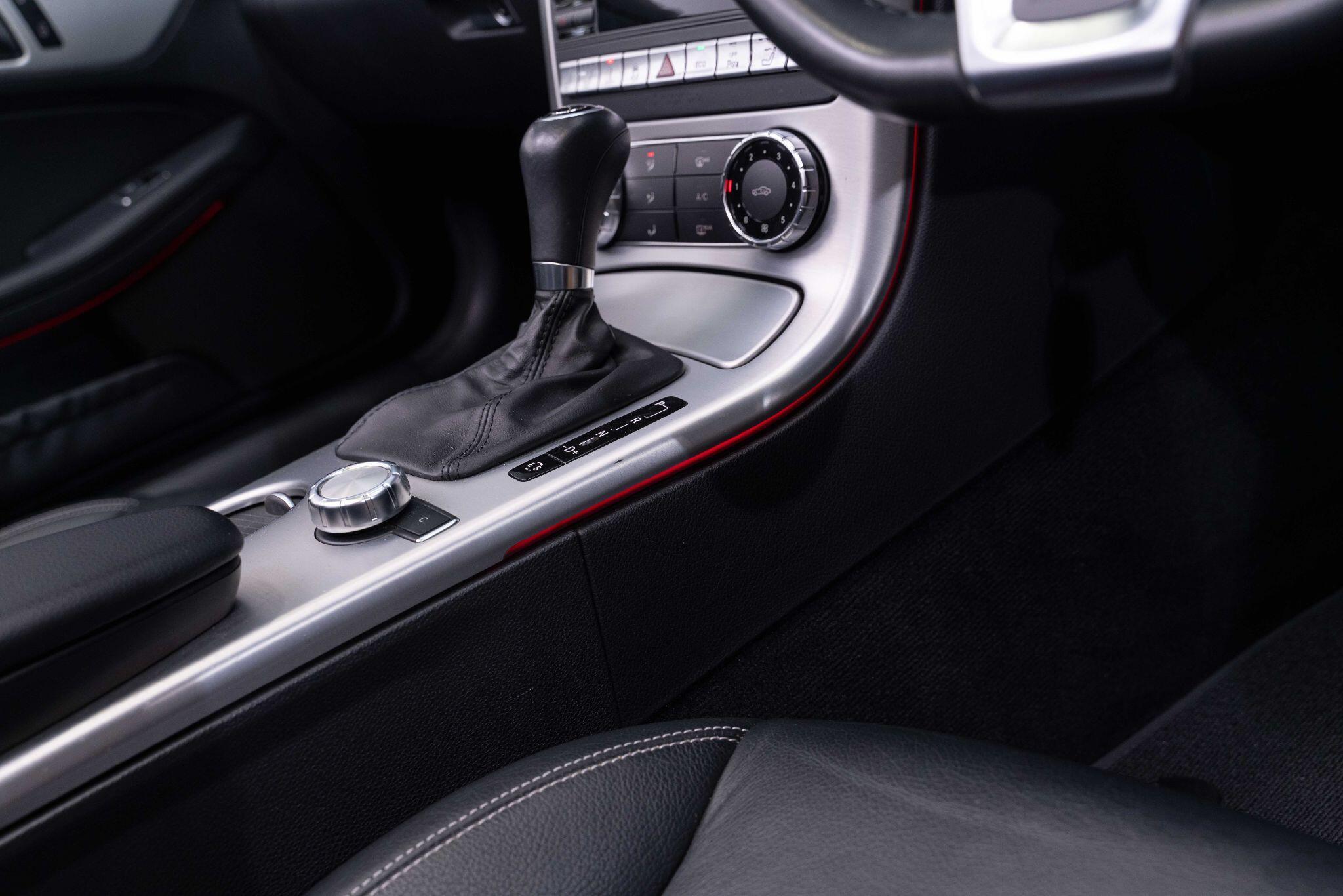 Mercedes SLK - Image 17