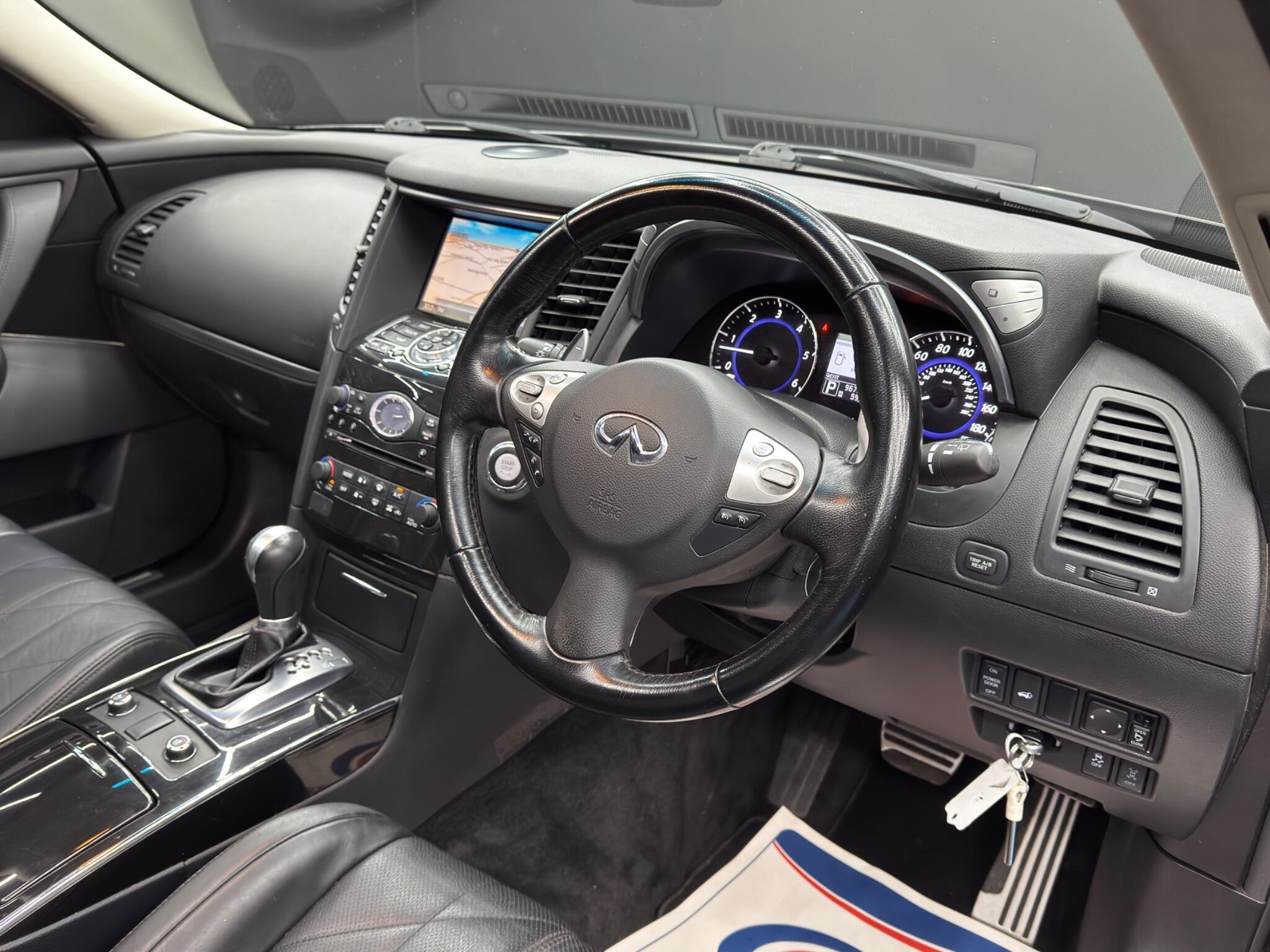 Infiniti QX70 - Image 9