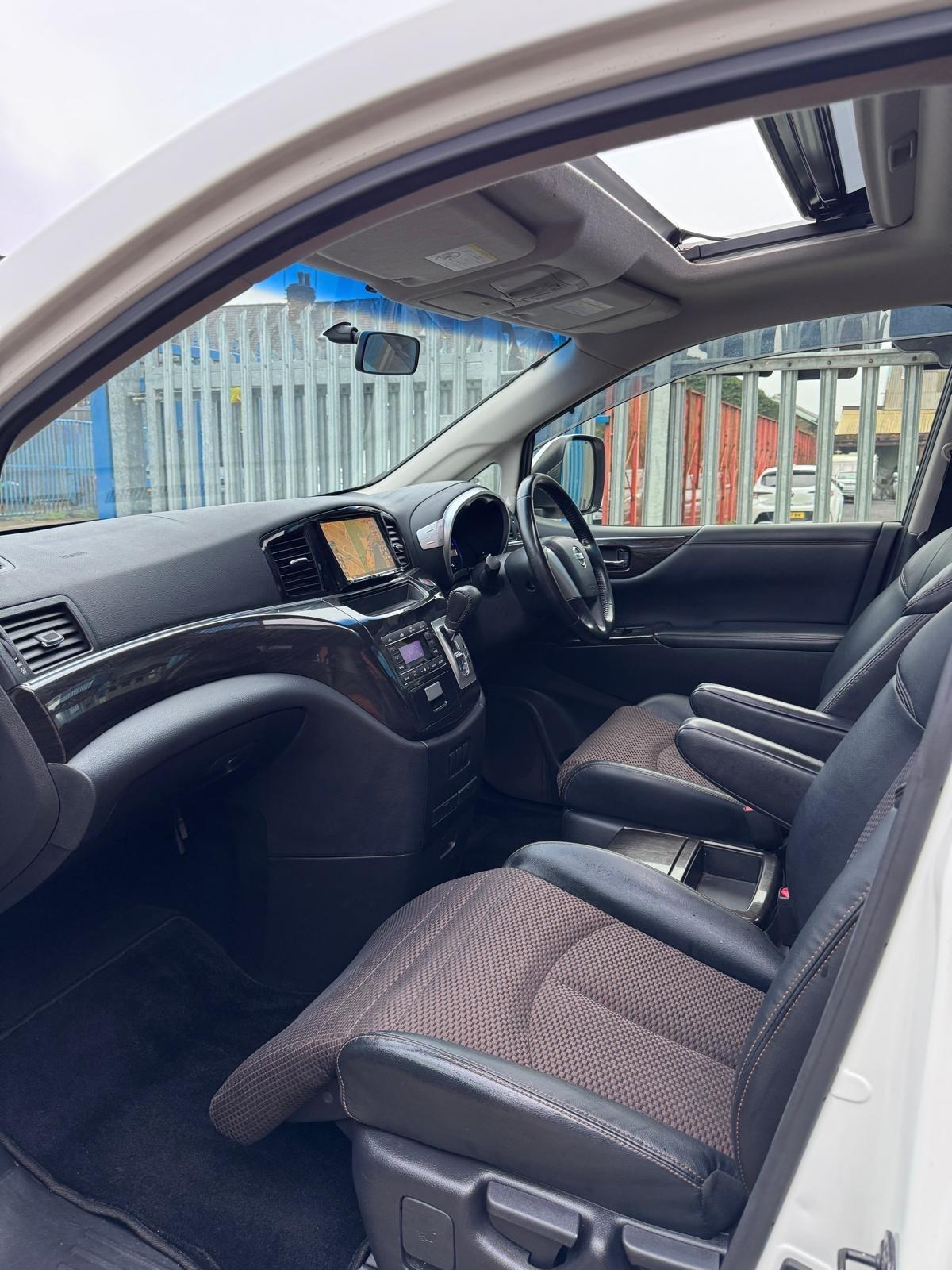 Nissan Elgrand - Image 47