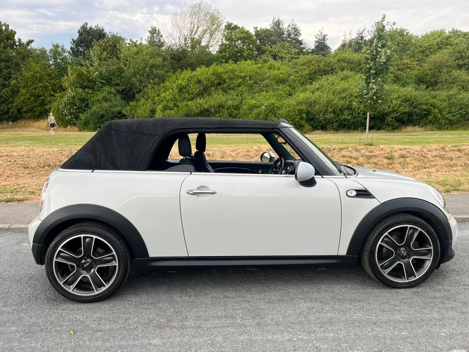MINI Convertible - Image 8