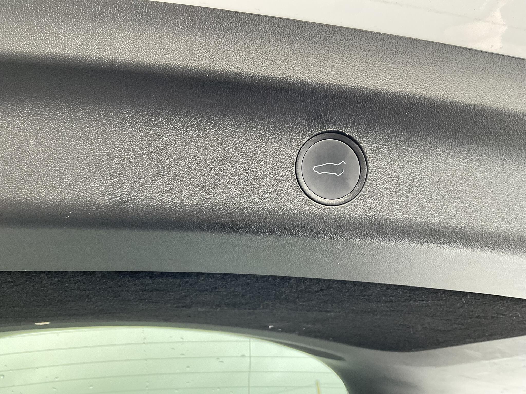 Tesla Model Y - Image 20