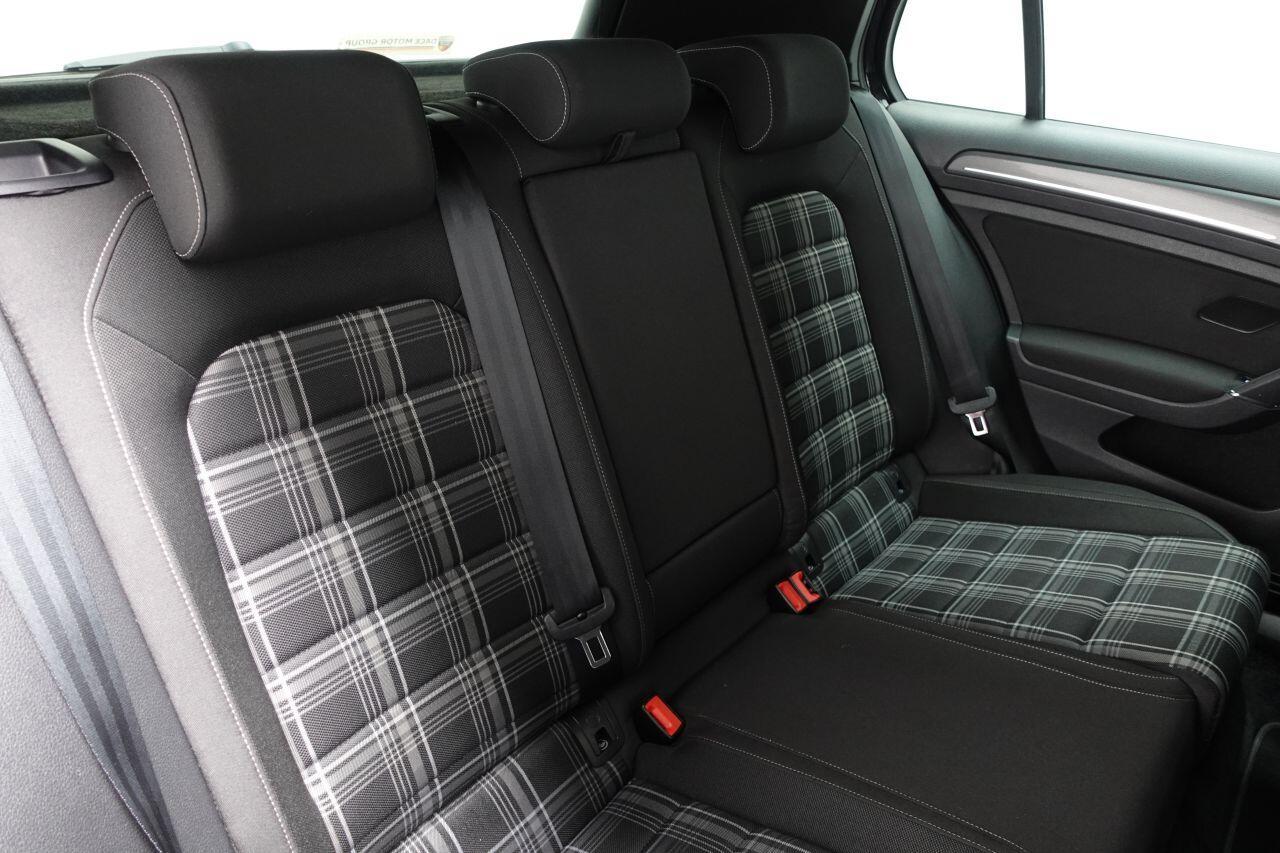 Volkswagen Golf - Image 18