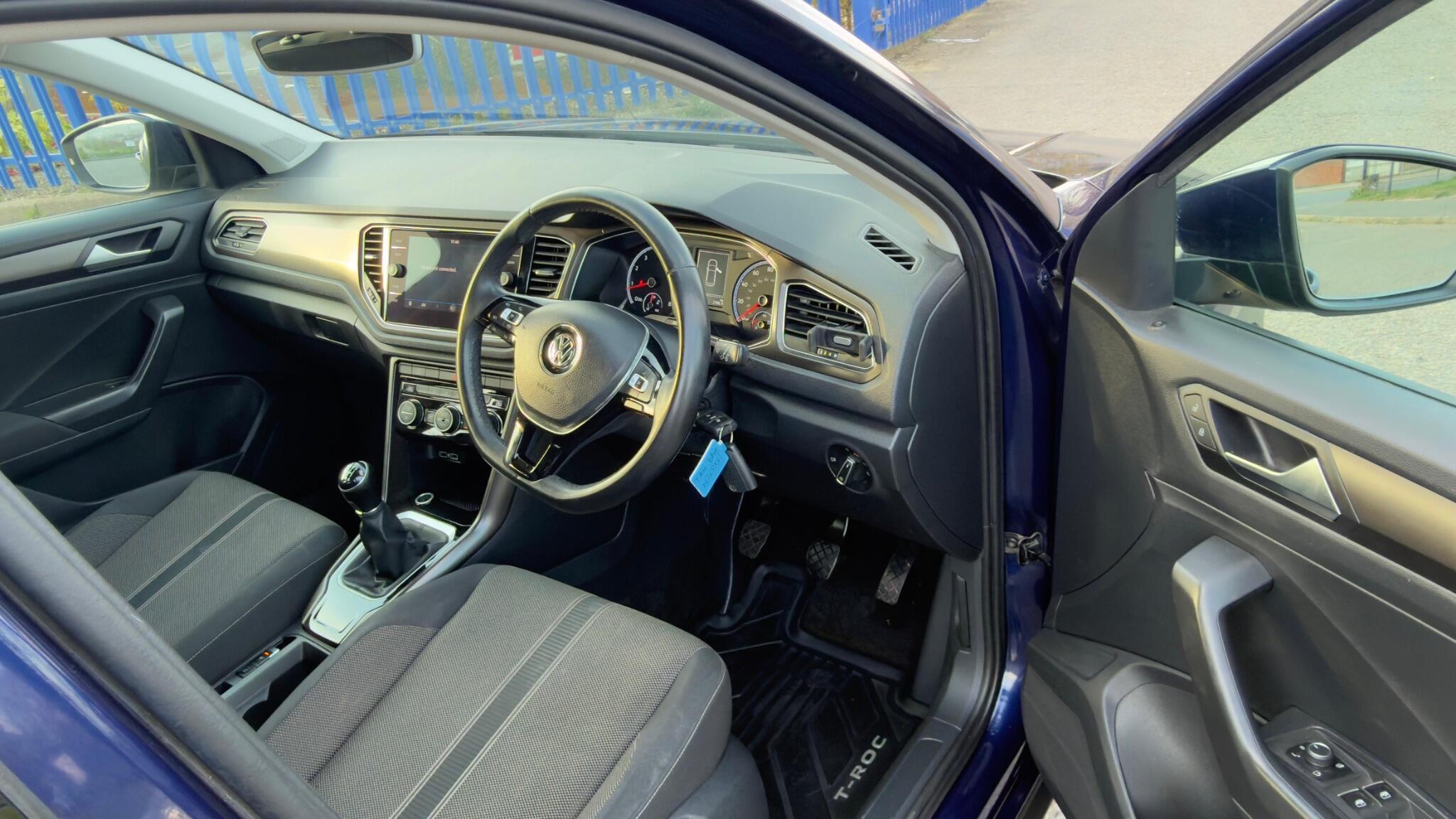 Volkswagen T-Roc - Image 27