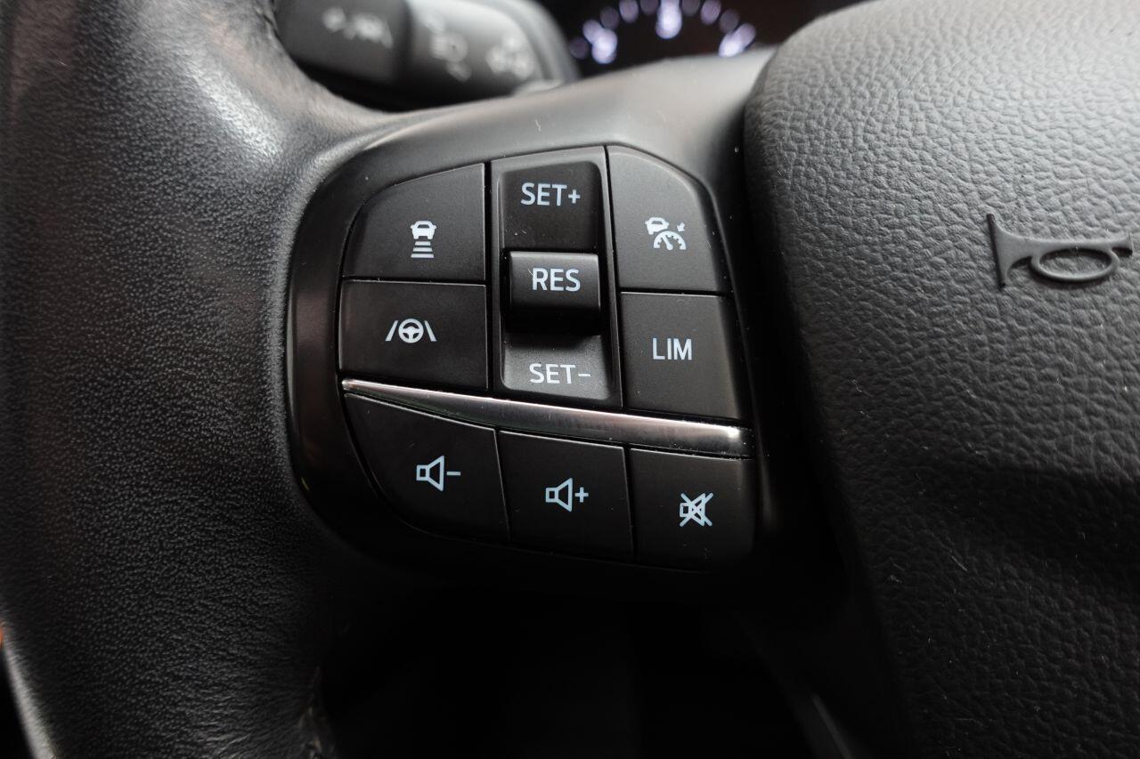 Ford Focus - Image 35