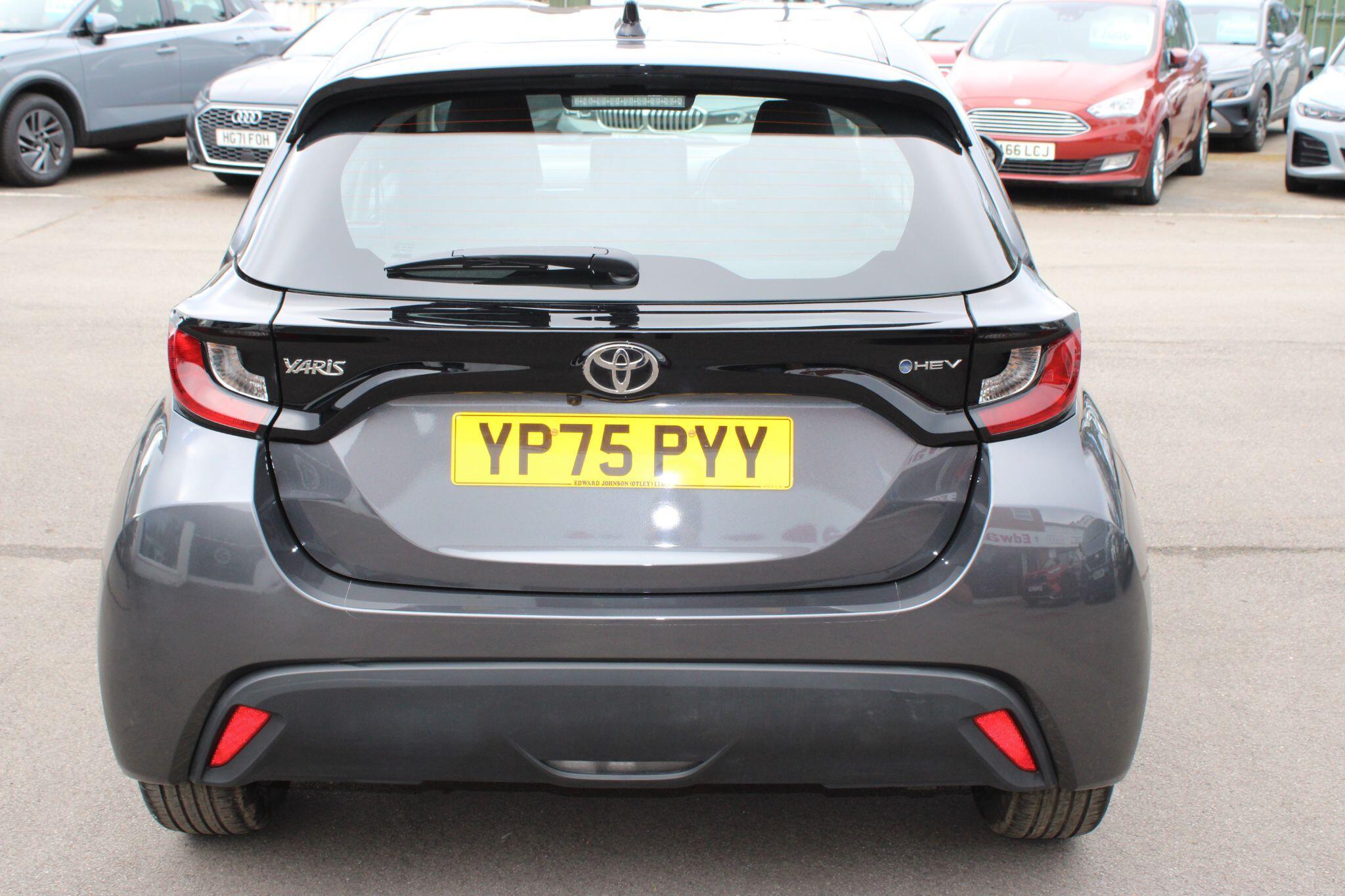 Toyota Yaris - Image 19