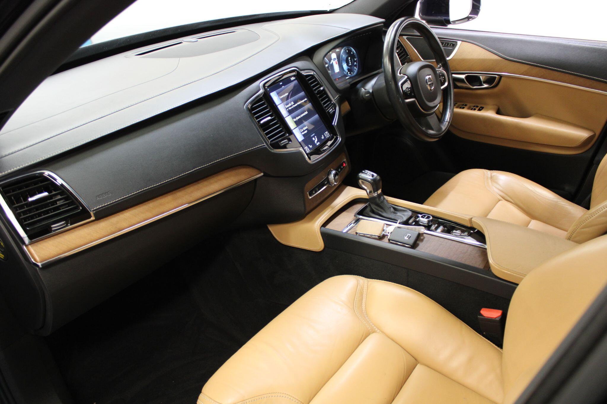 Volvo XC90 - Image 2