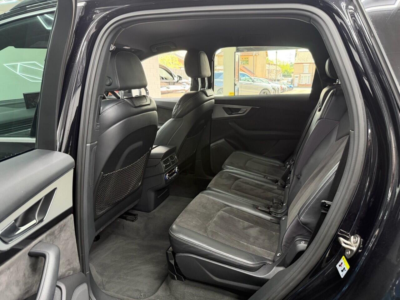 Audi Q7 - Image 27