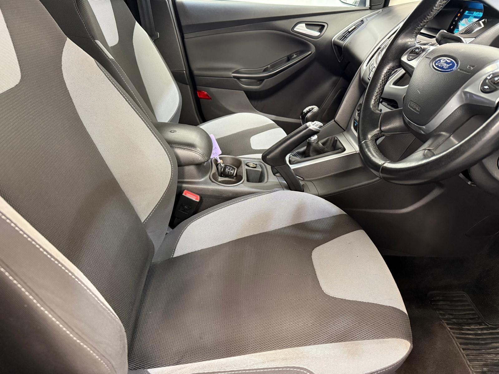 Ford Focus - Image 14