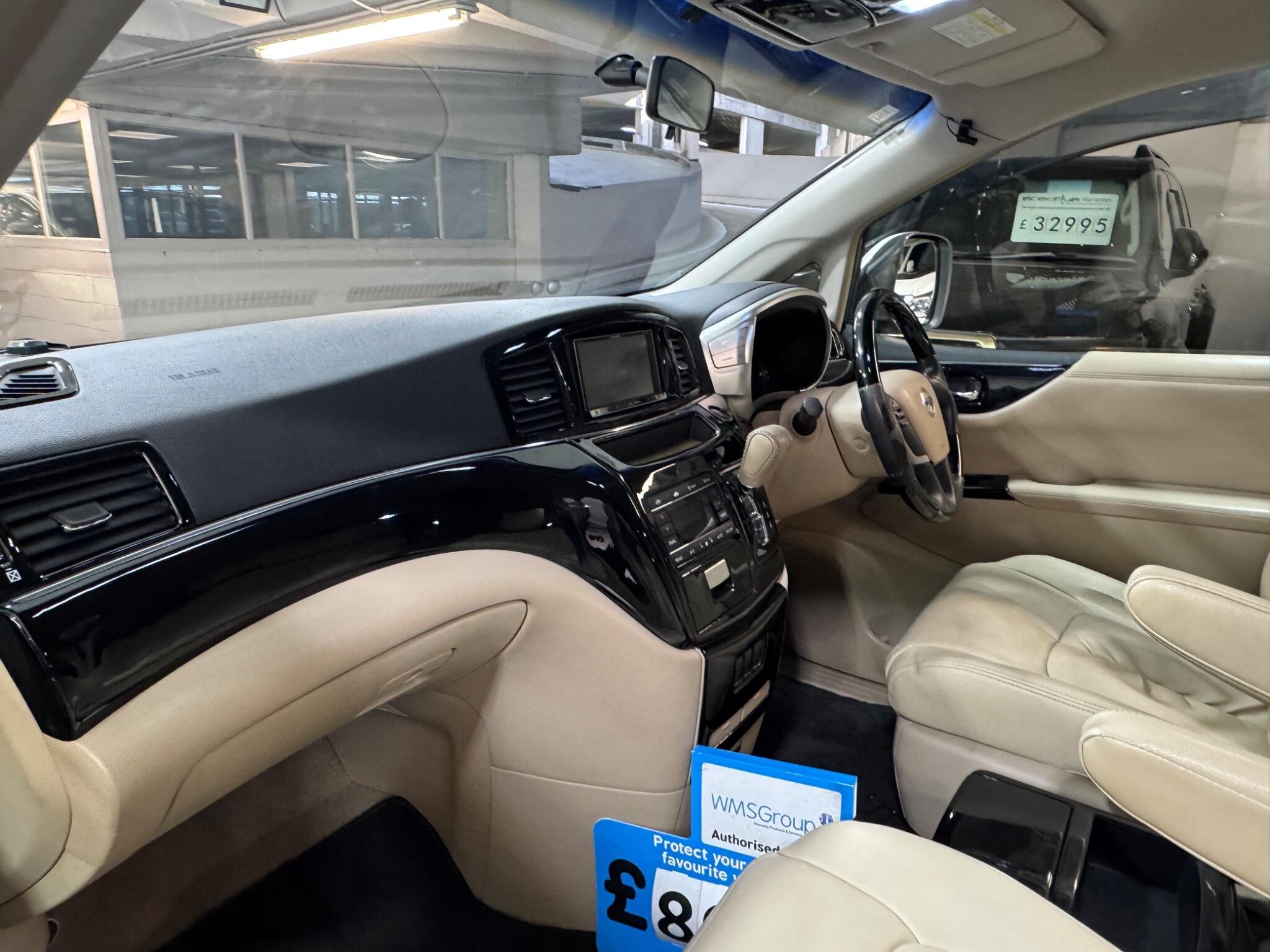Nissan Elgrand - Image 11