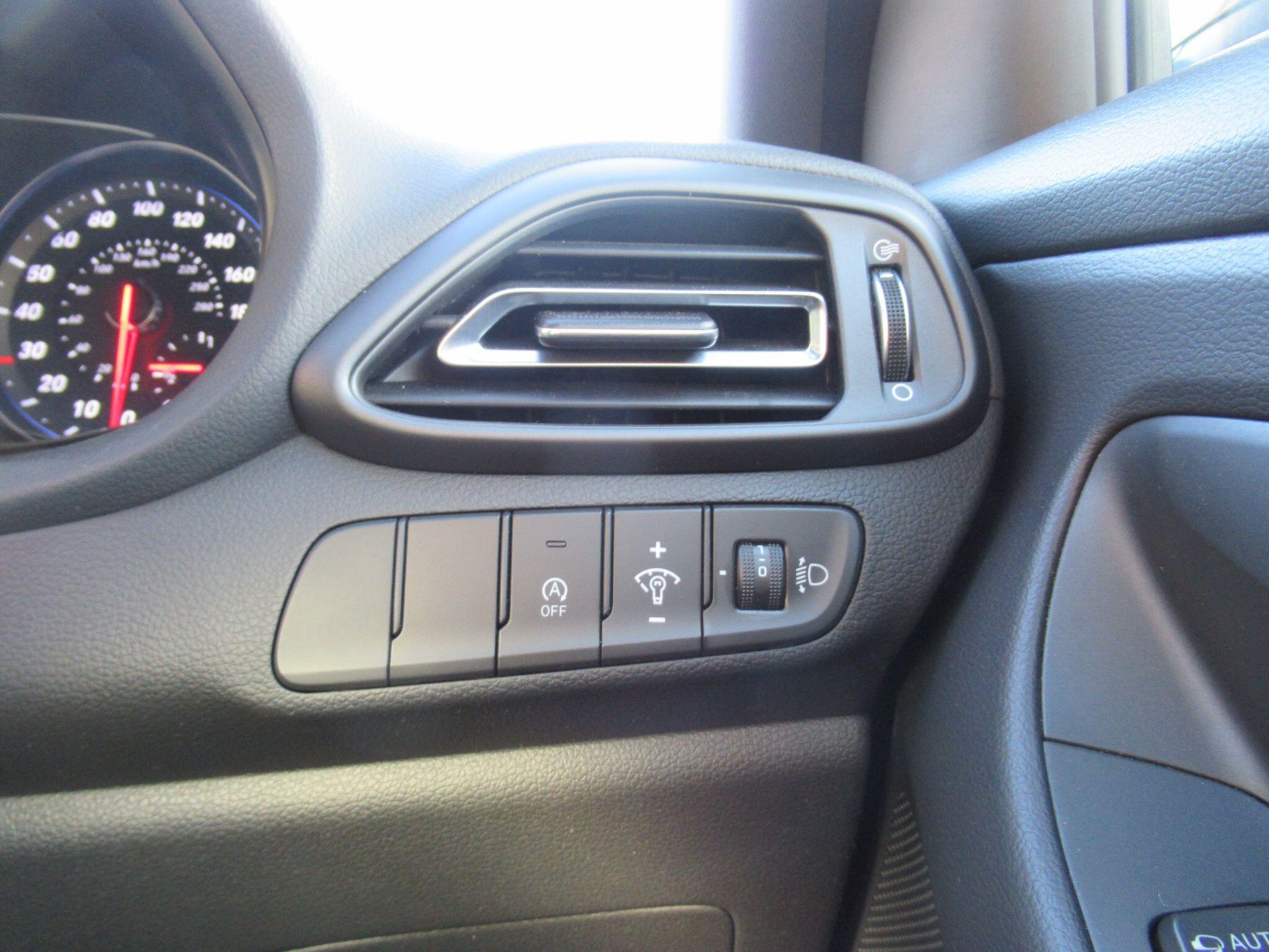 Hyundai i30 - Image 32