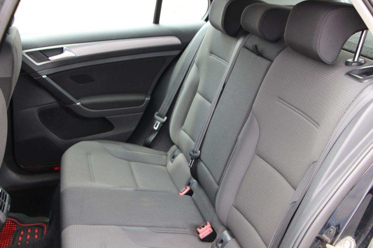 Volkswagen Golf - Image 18