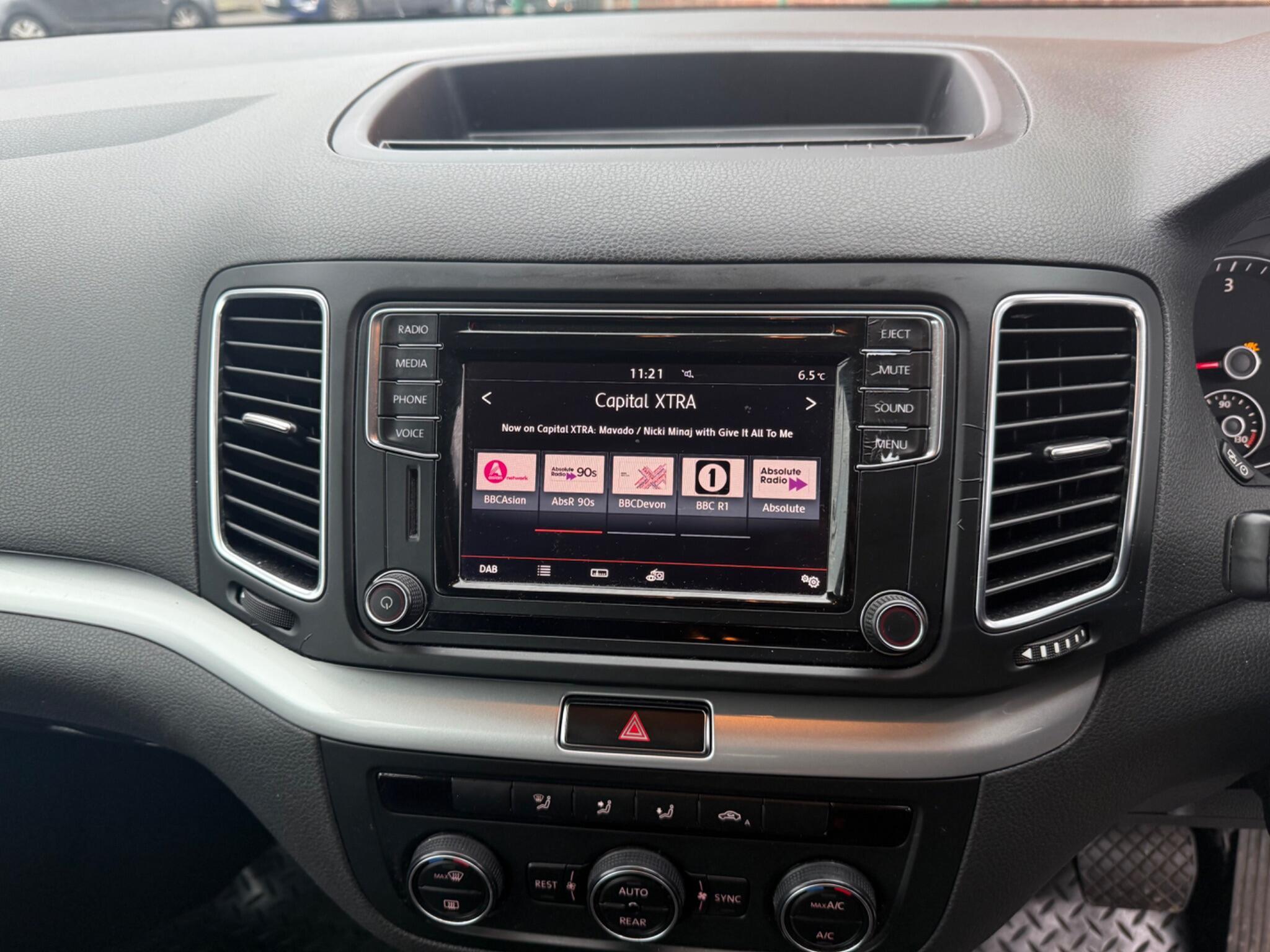 Volkswagen Sharan - Image 12