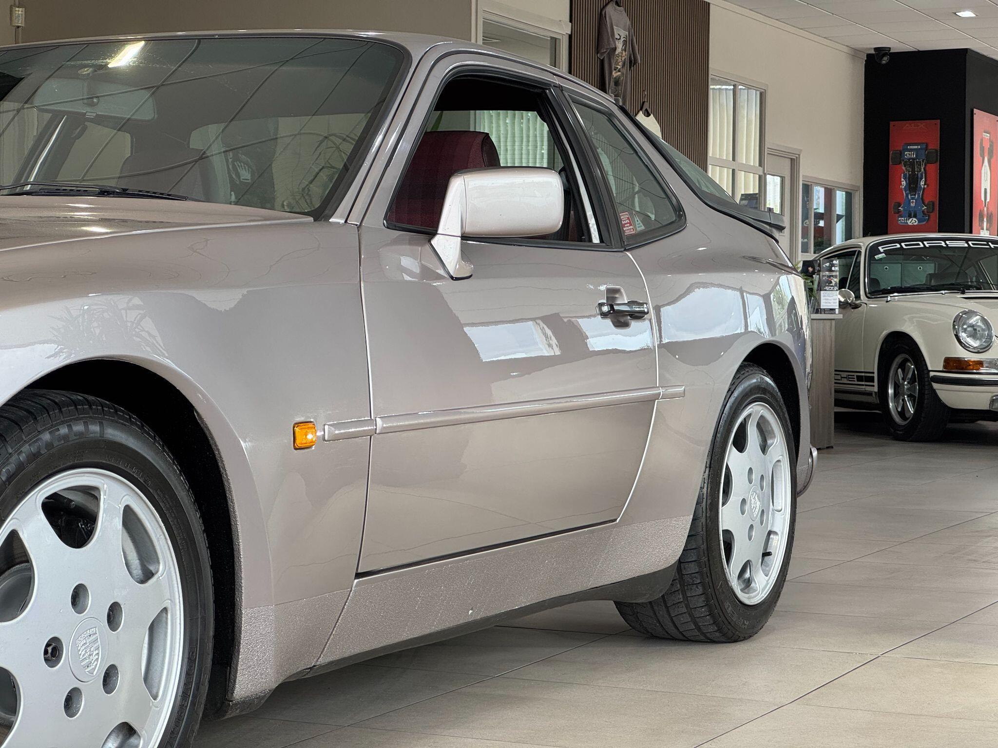 Porsche 944 - Image 5