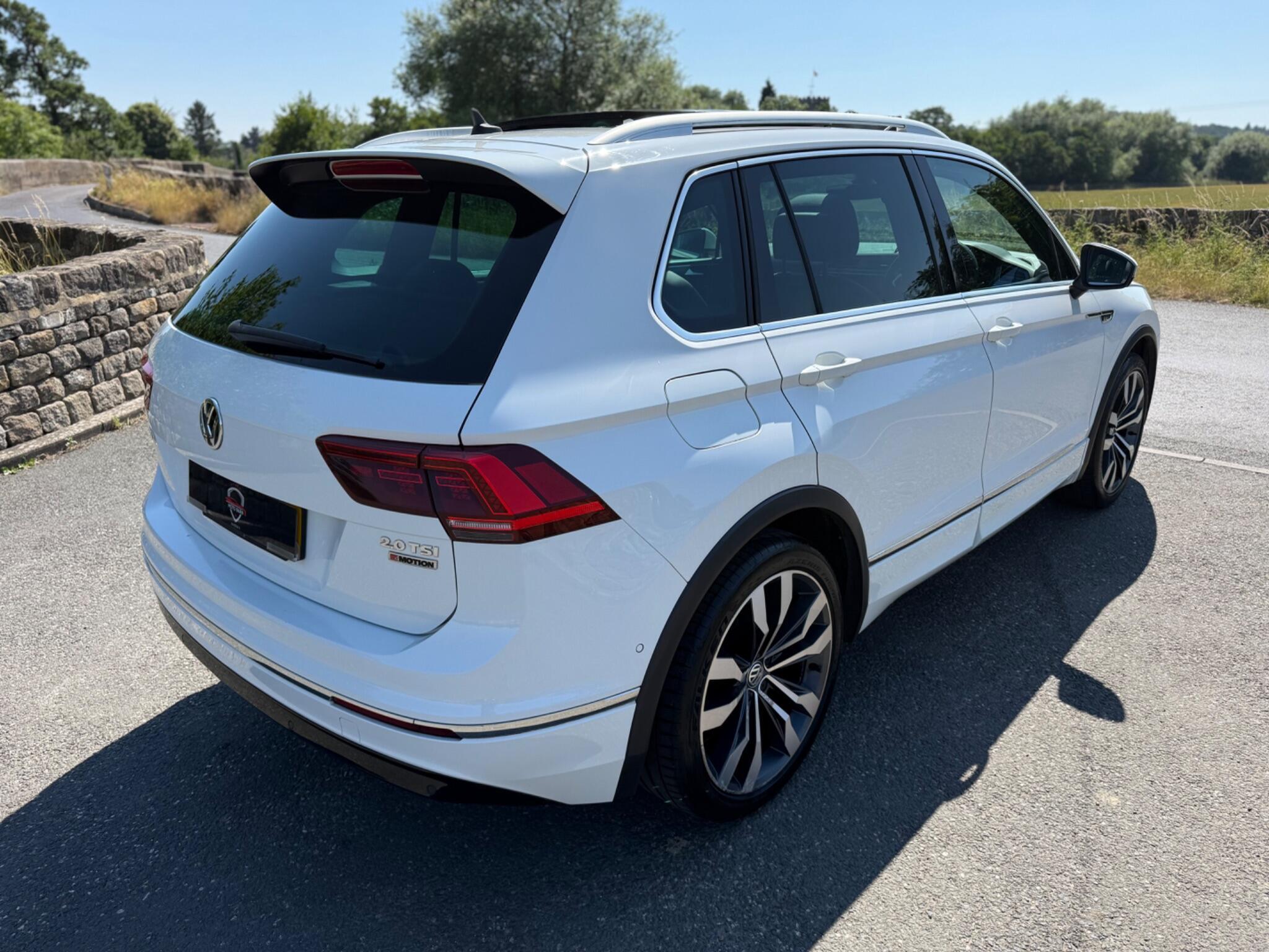 Volkswagen Tiguan - Image 15