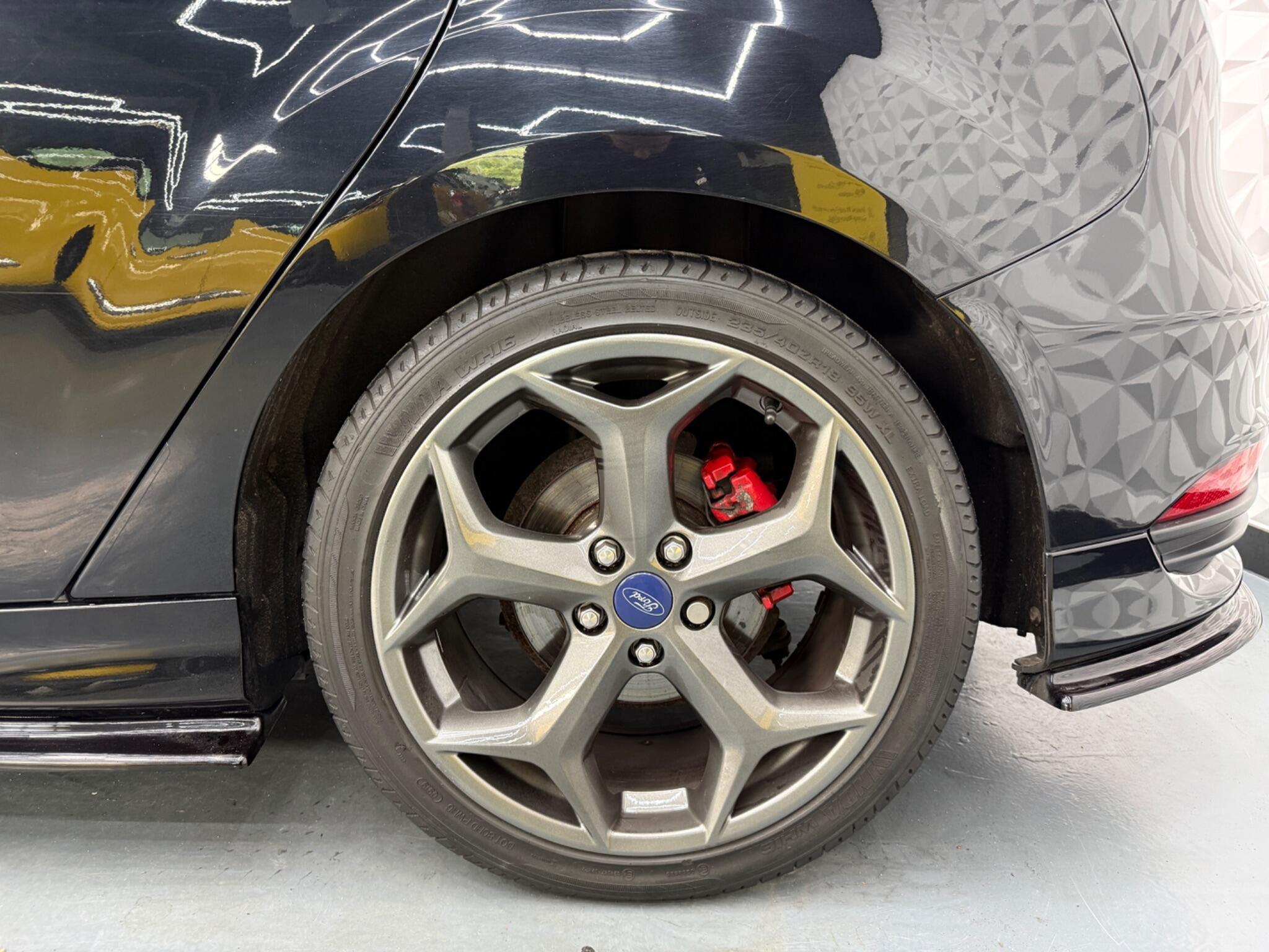 Ford Focus - Image 8