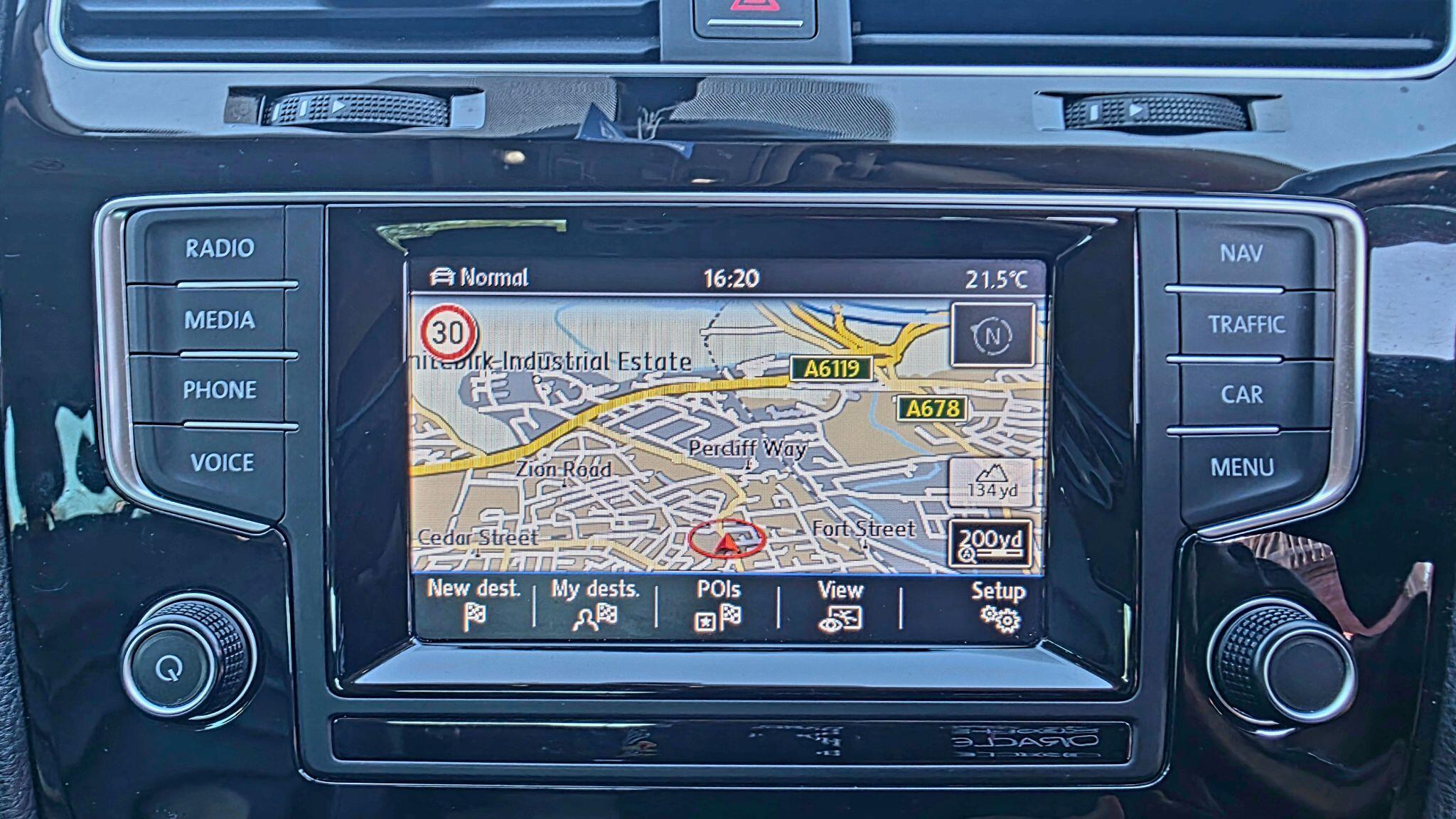 Volkswagen Golf - Image 28