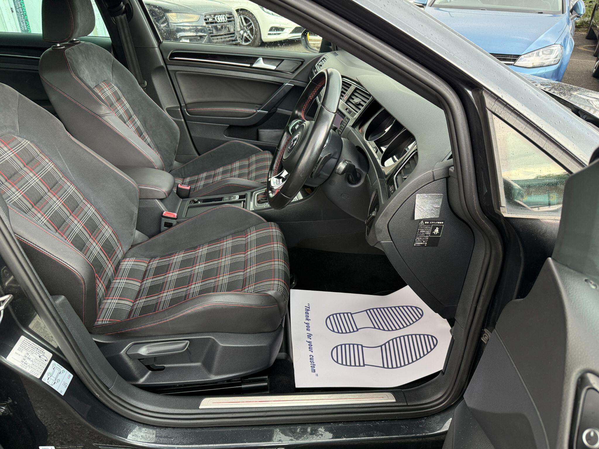 Volkswagen Golf - Image 25