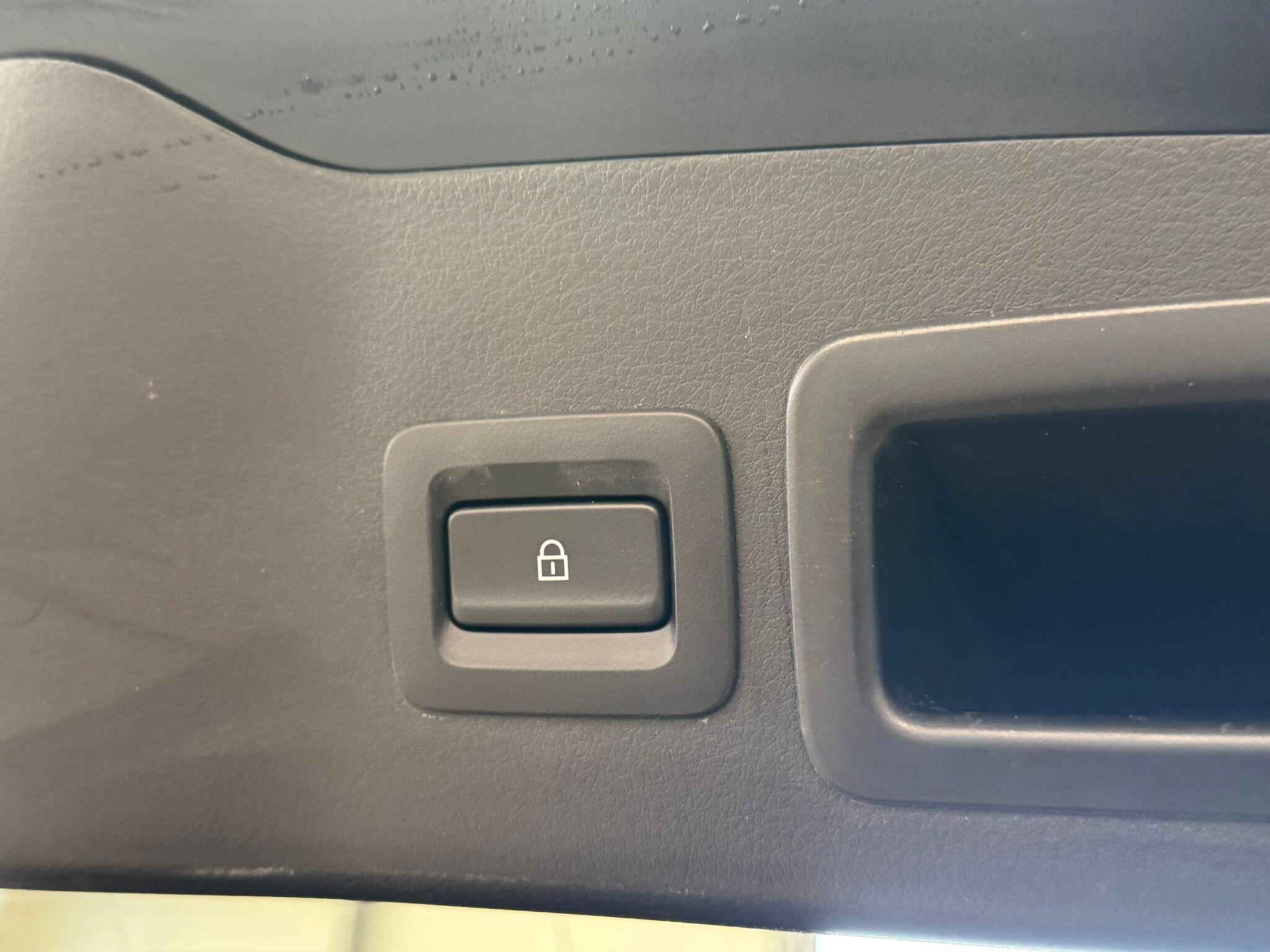 Mazda MAZDA3 - Image 40