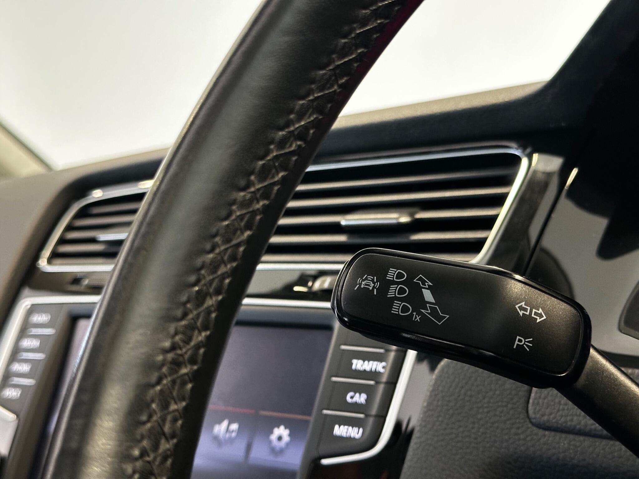 Volkswagen Golf - Image 32