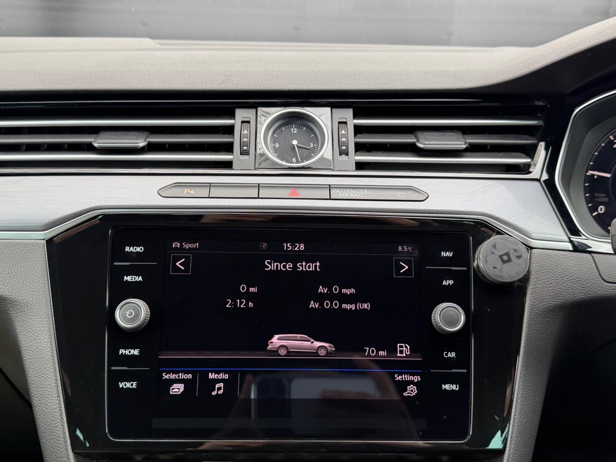 Volkswagen Passat - Image 54