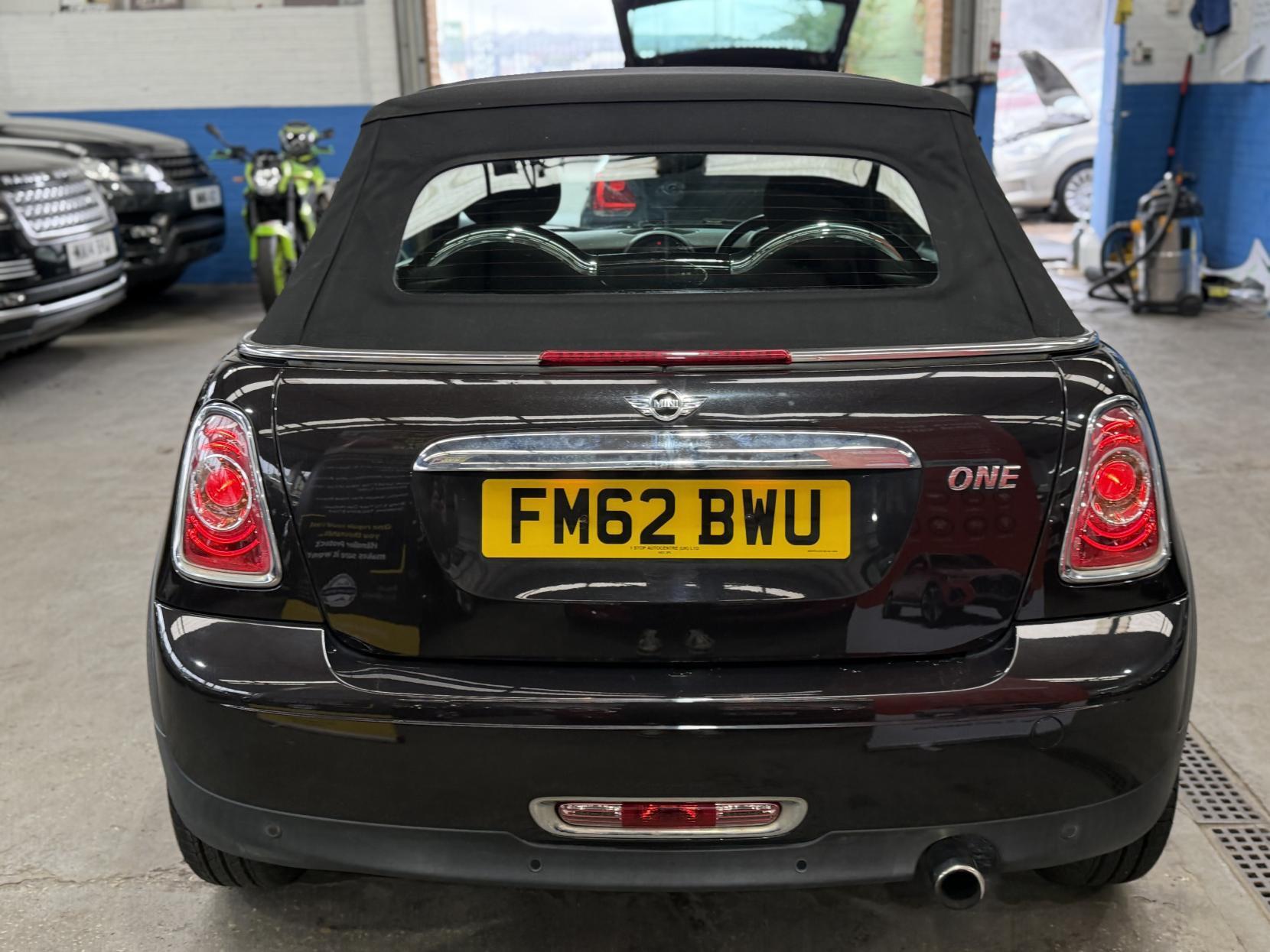 MINI Convertible - Image 6