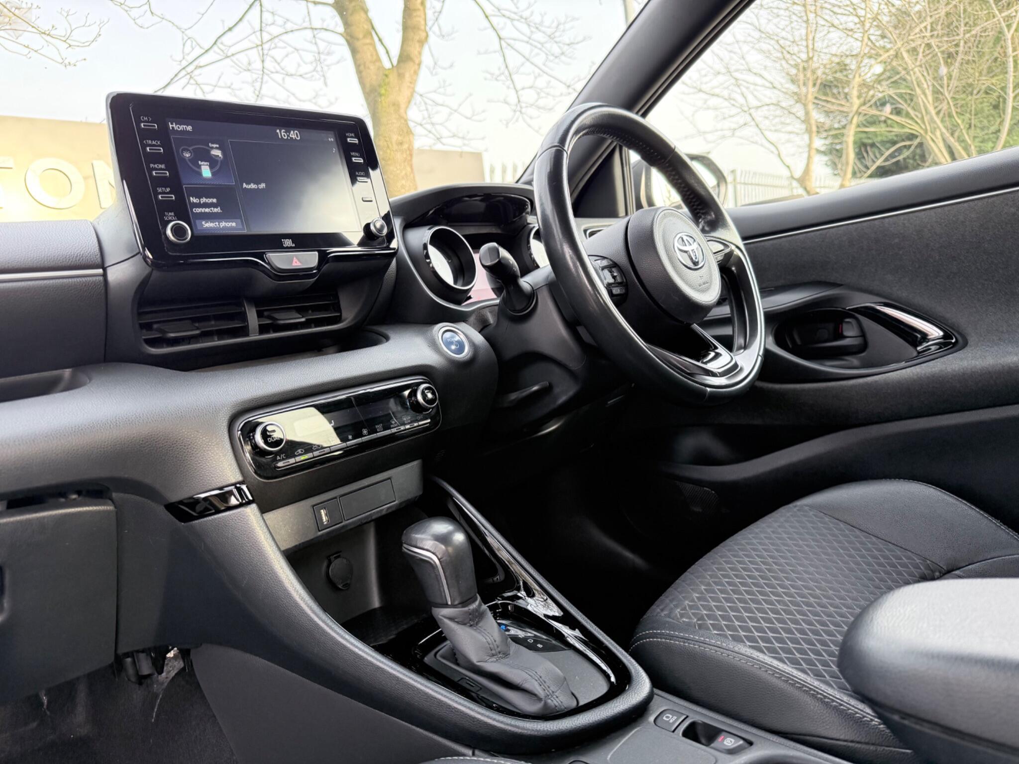 Toyota Yaris - Image 13