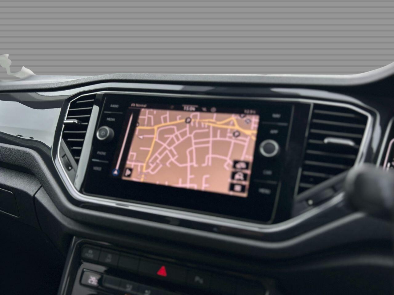 Volkswagen T-Roc - Image 24